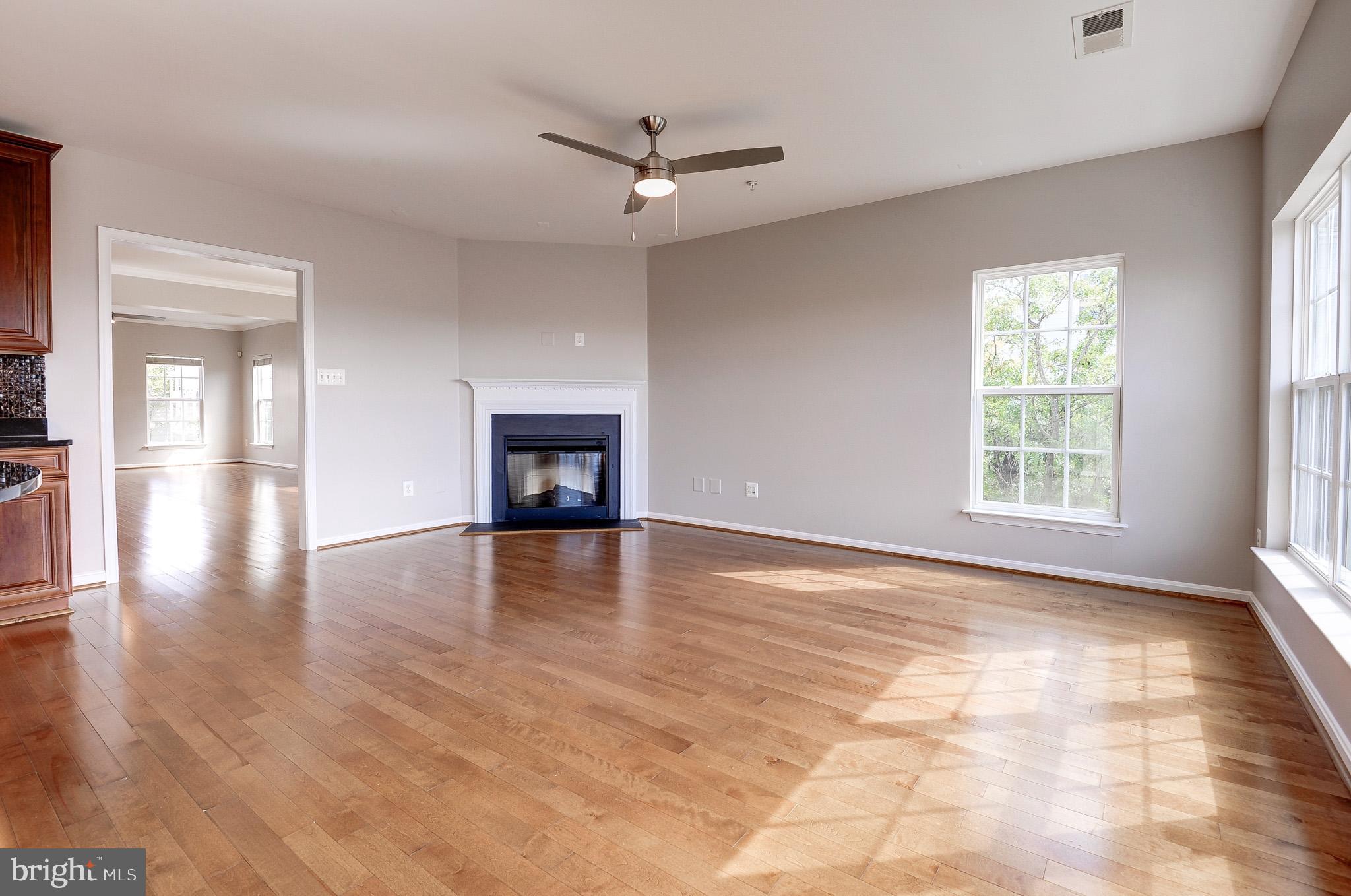 LANSDOWNE TOWN CENTER CONDOS - Residential