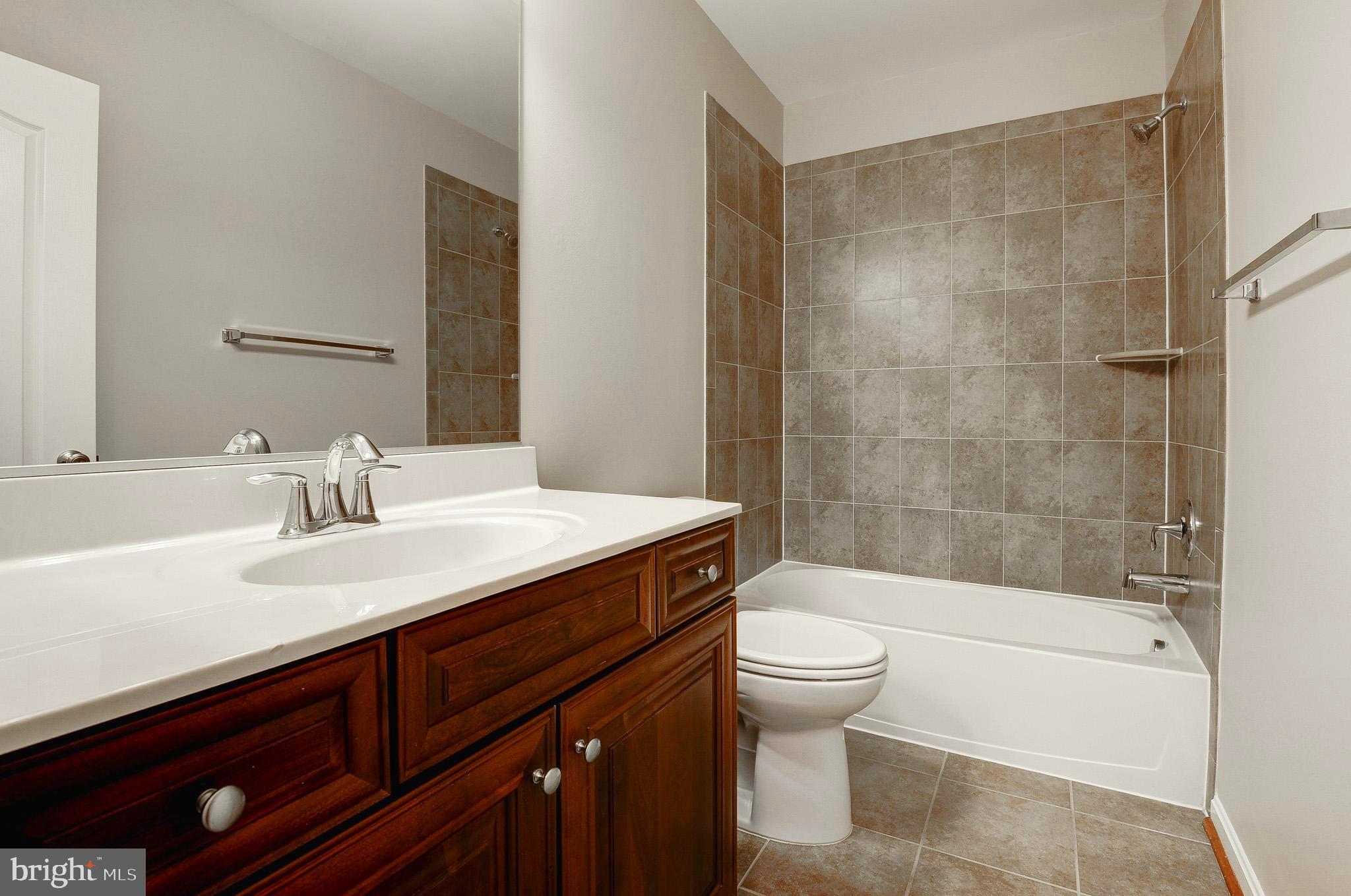 LANSDOWNE TOWN CENTER CONDOS - Residential