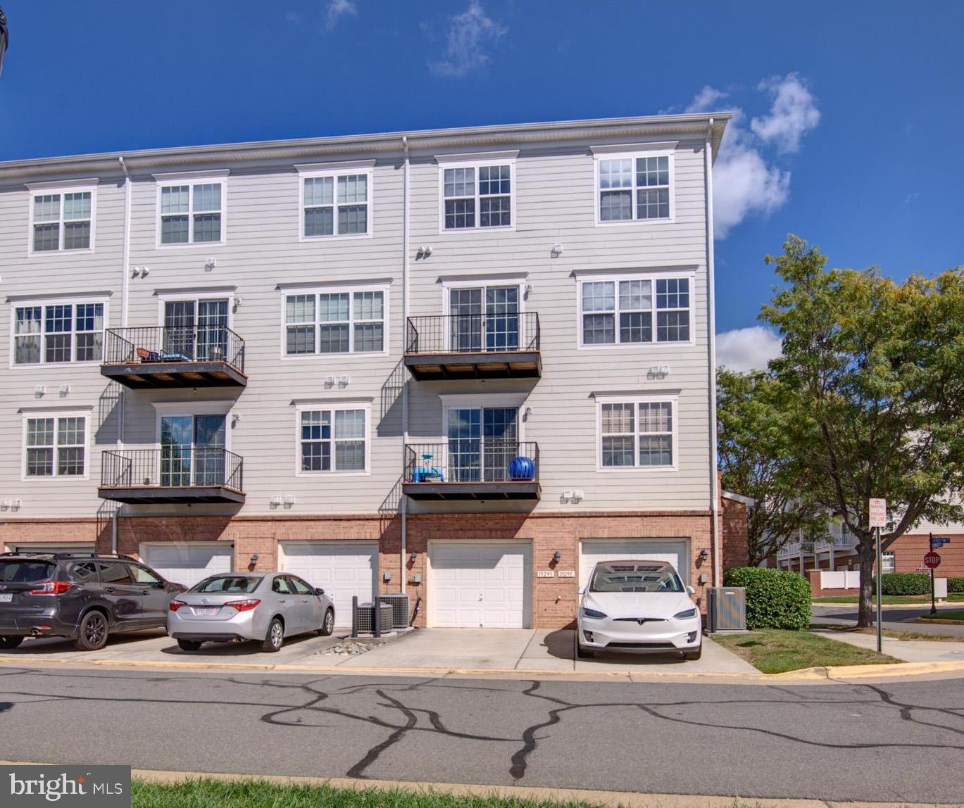 LANSDOWNE TOWN CENTER CONDOS - Residential