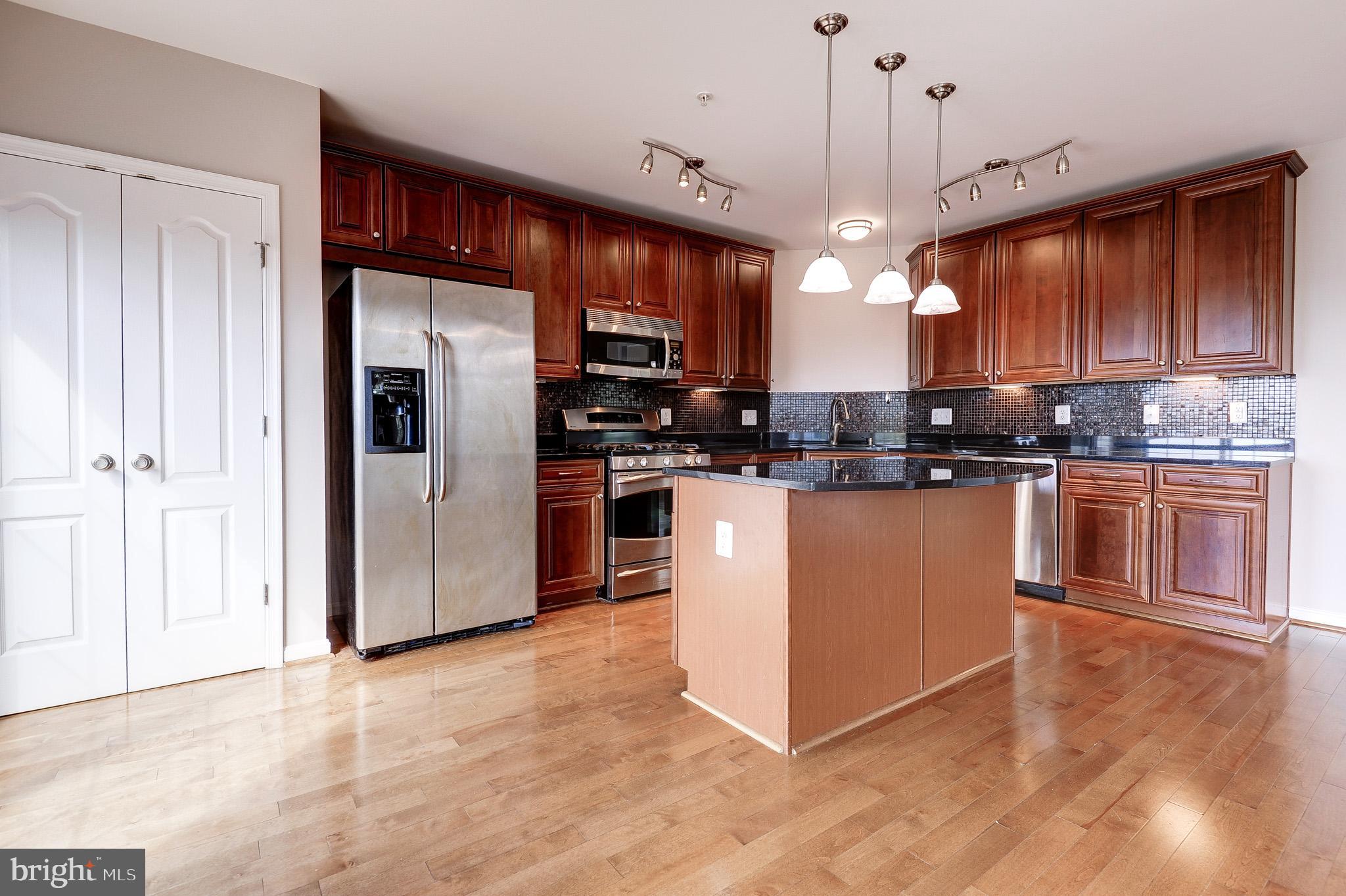 LANSDOWNE TOWN CENTER CONDOS - Residential