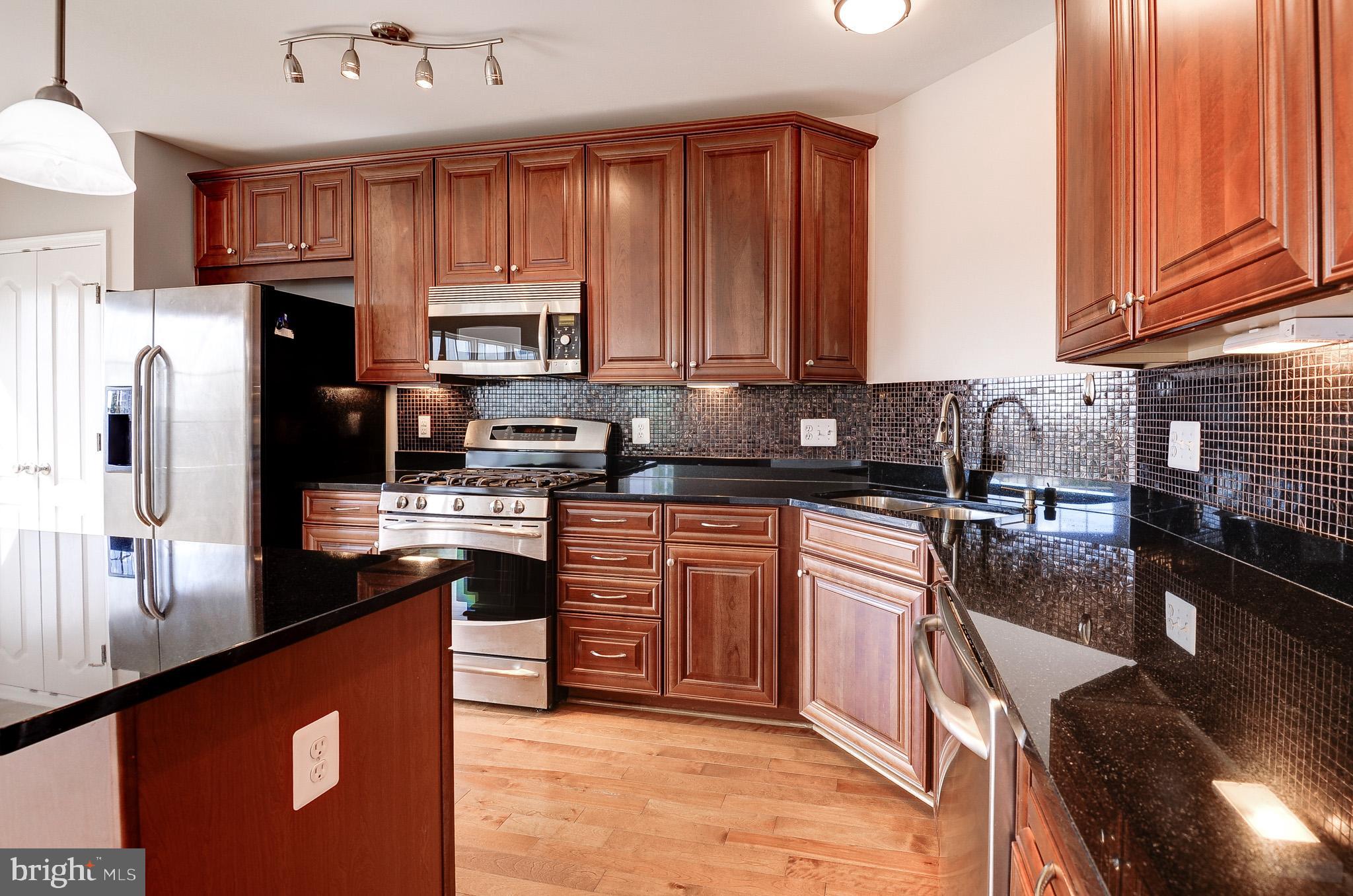 LANSDOWNE TOWN CENTER CONDOS - Residential