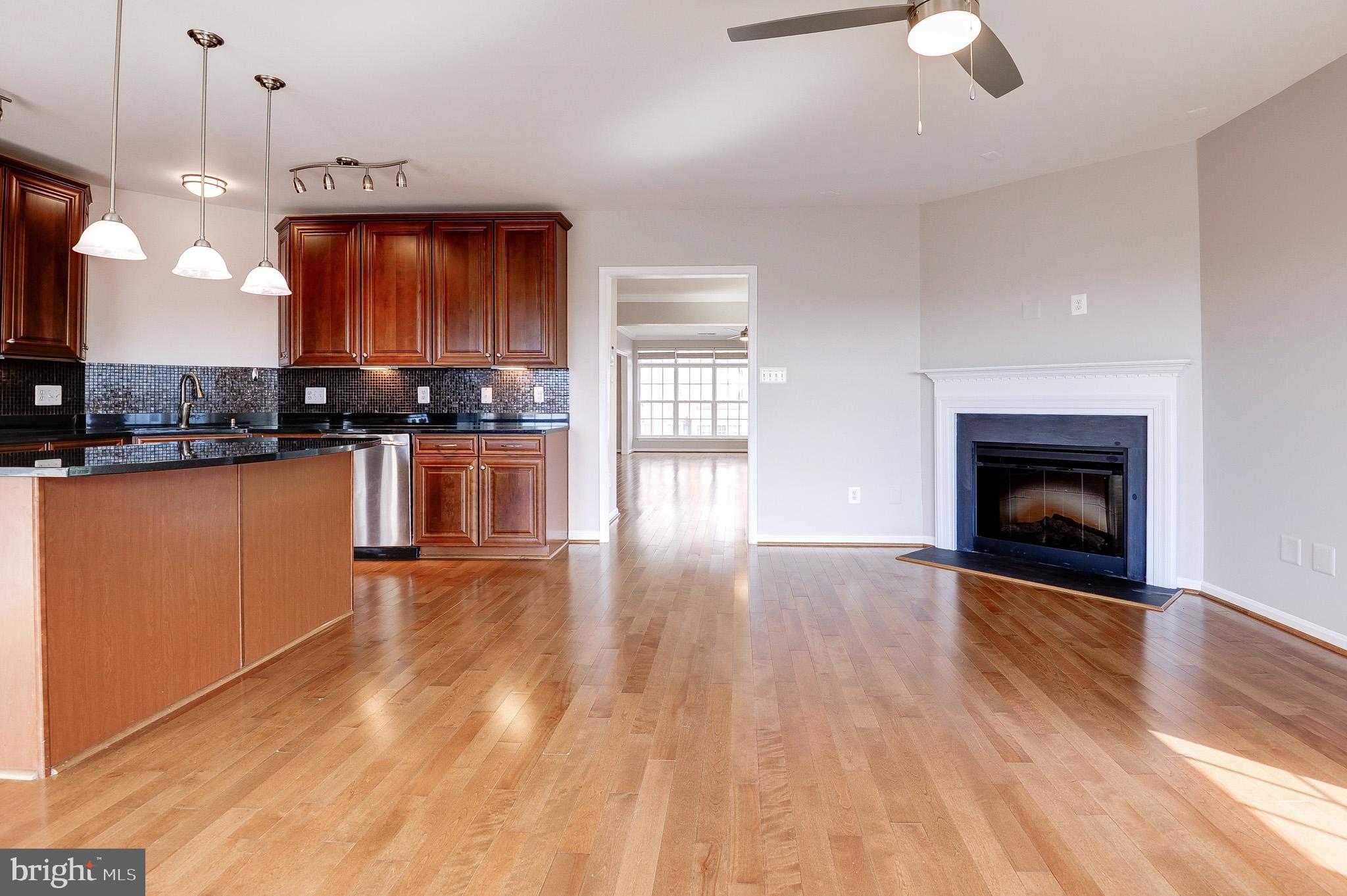 LANSDOWNE TOWN CENTER CONDOS - Residential