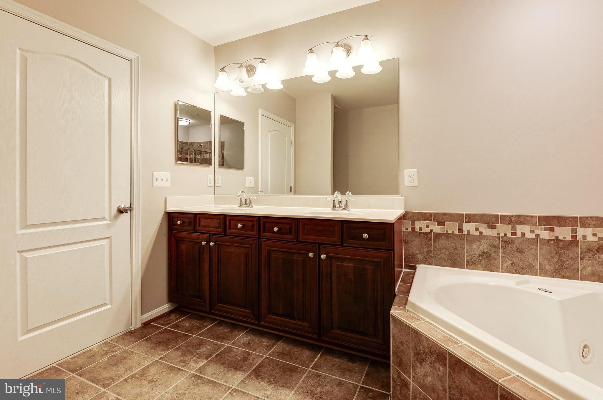 LANSDOWNE TOWN CENTER CONDOS - Residential