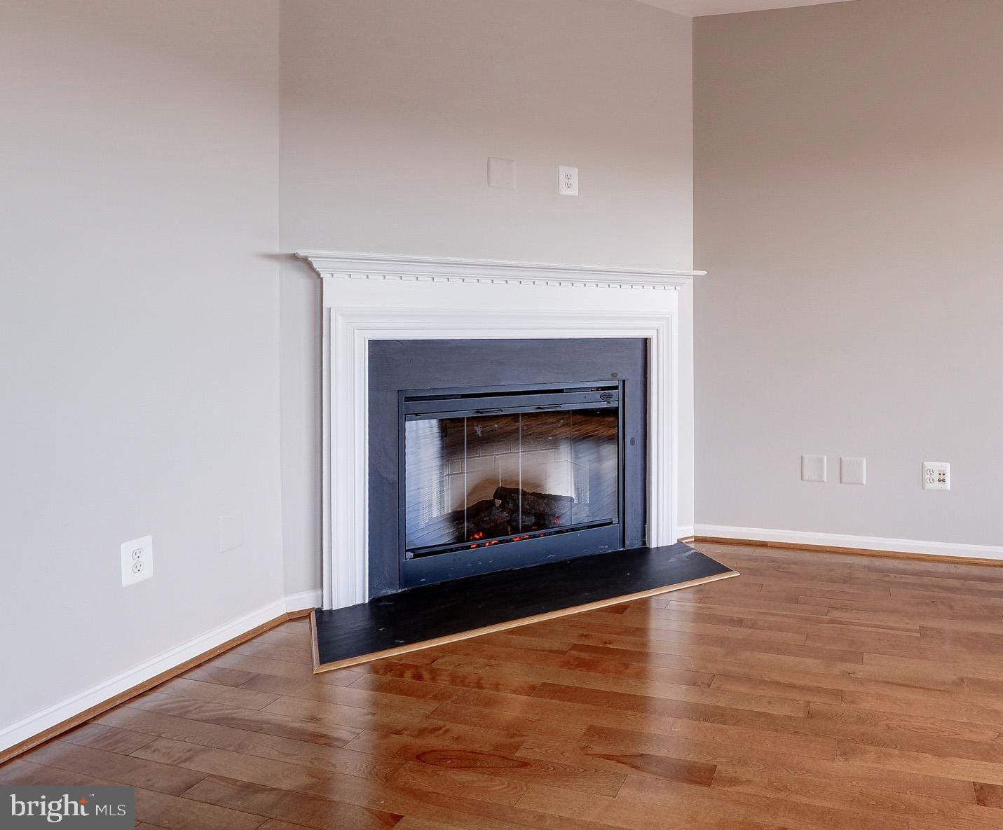 LANSDOWNE TOWN CENTER CONDOS - Residential