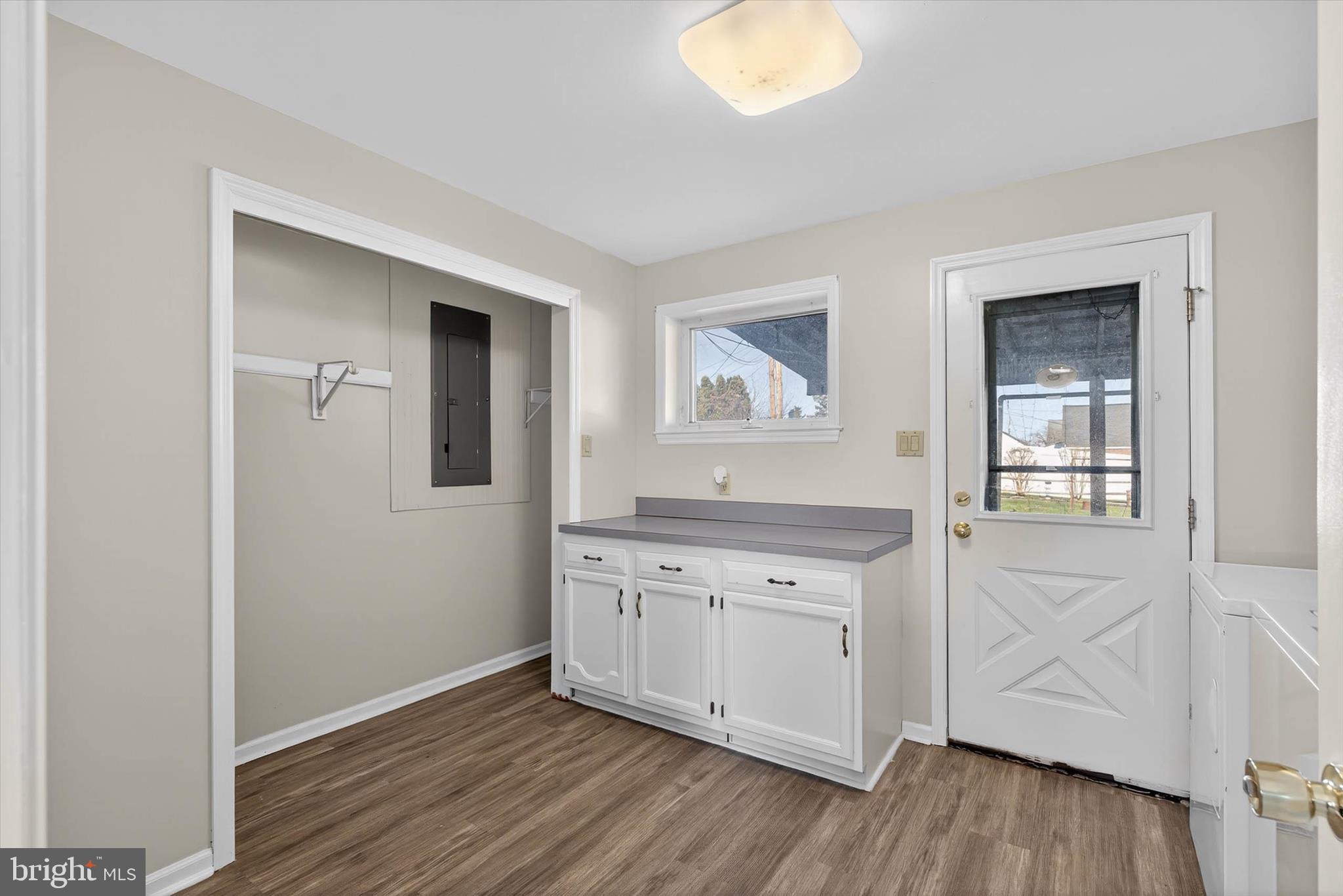 MONTROSE MANOR - Residential