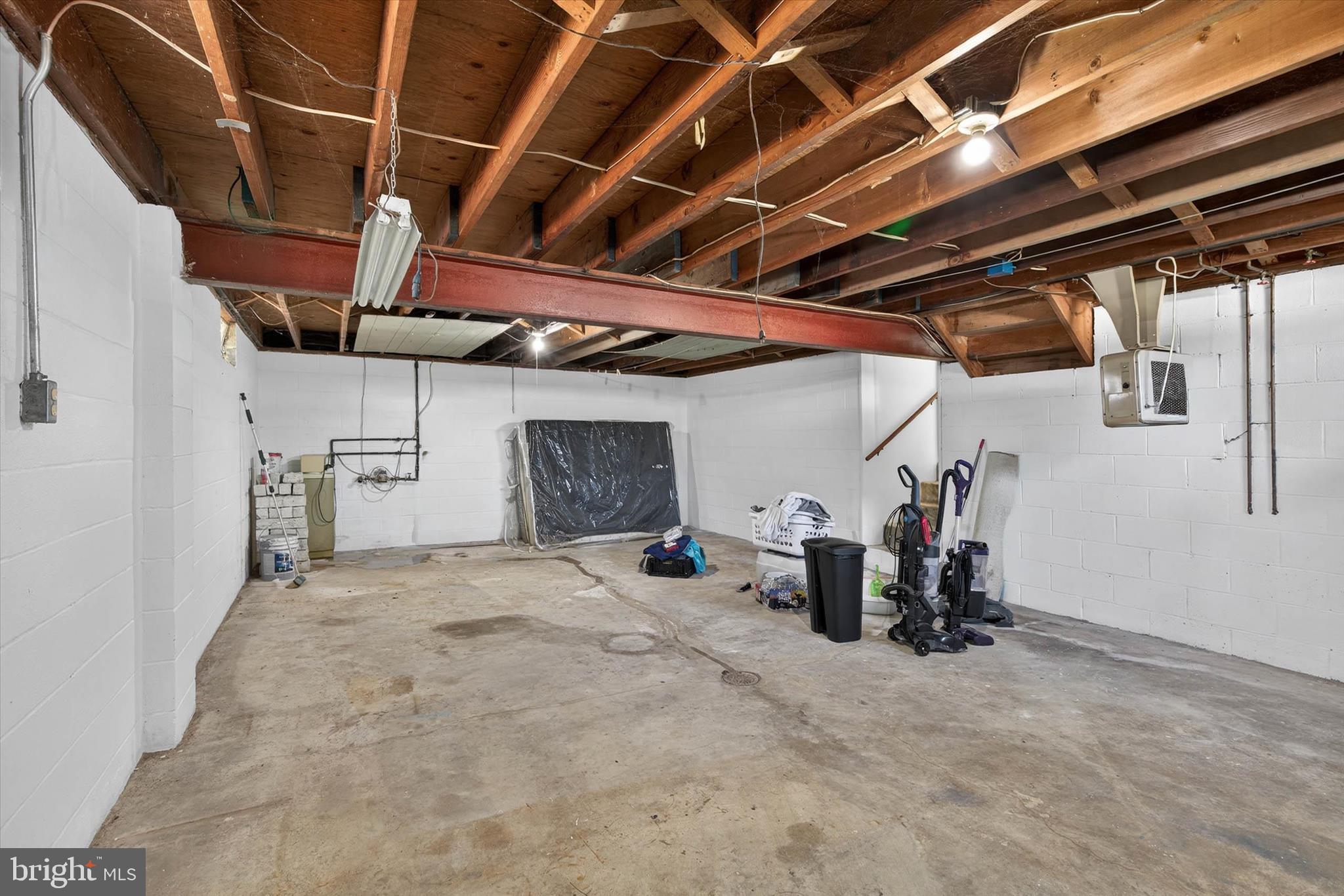 MONTROSE MANOR - Residential