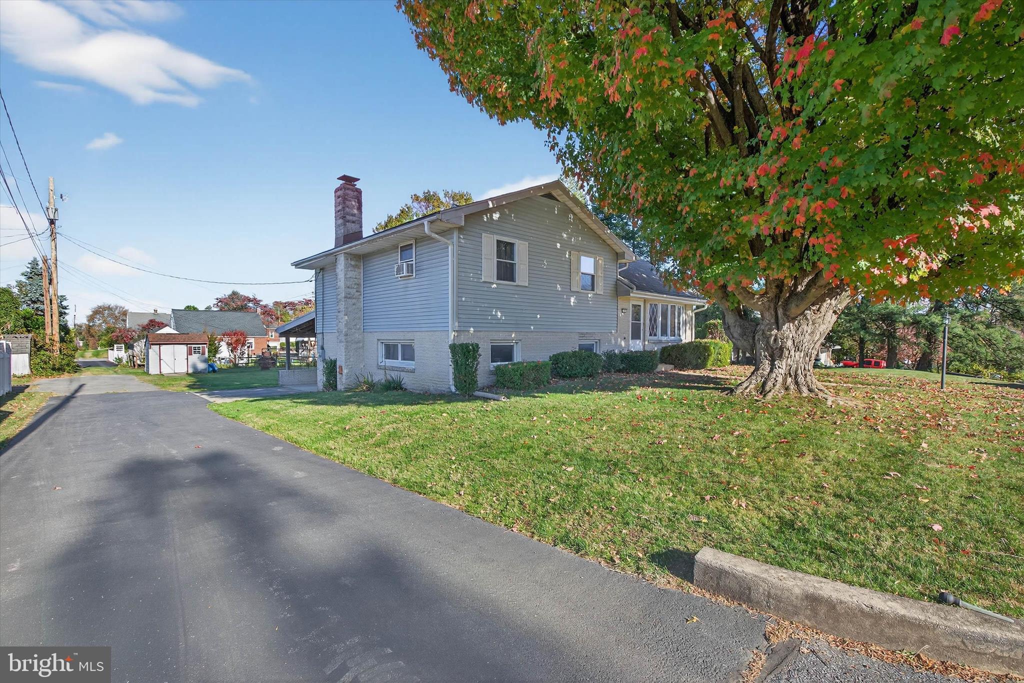 MONTROSE MANOR - Residential