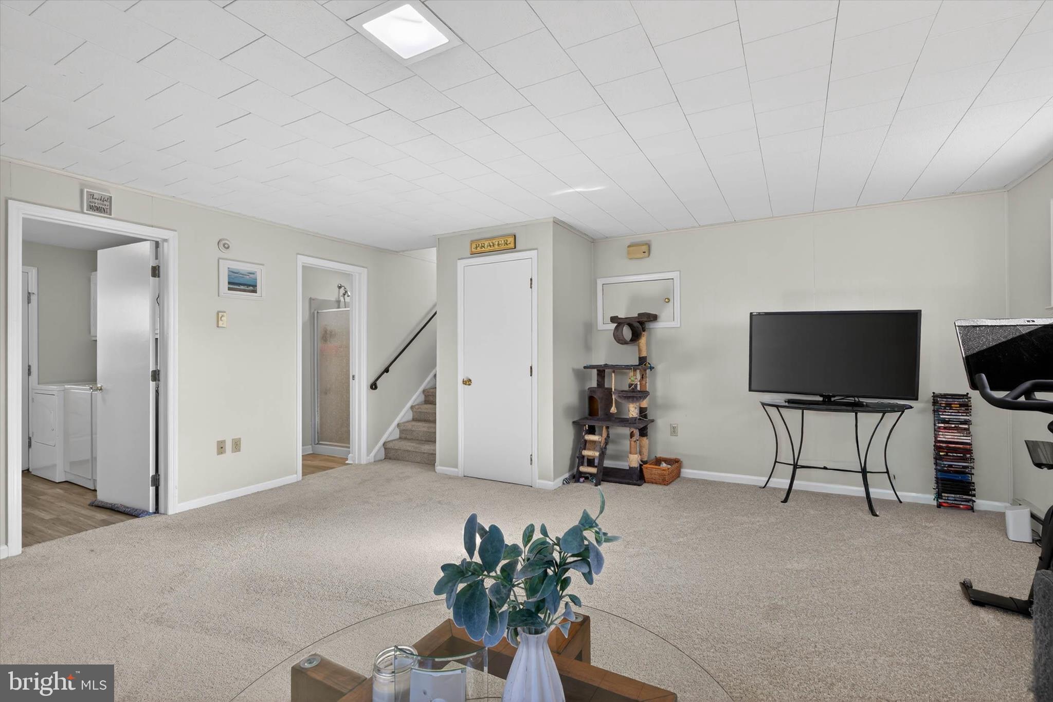 MONTROSE MANOR - Residential