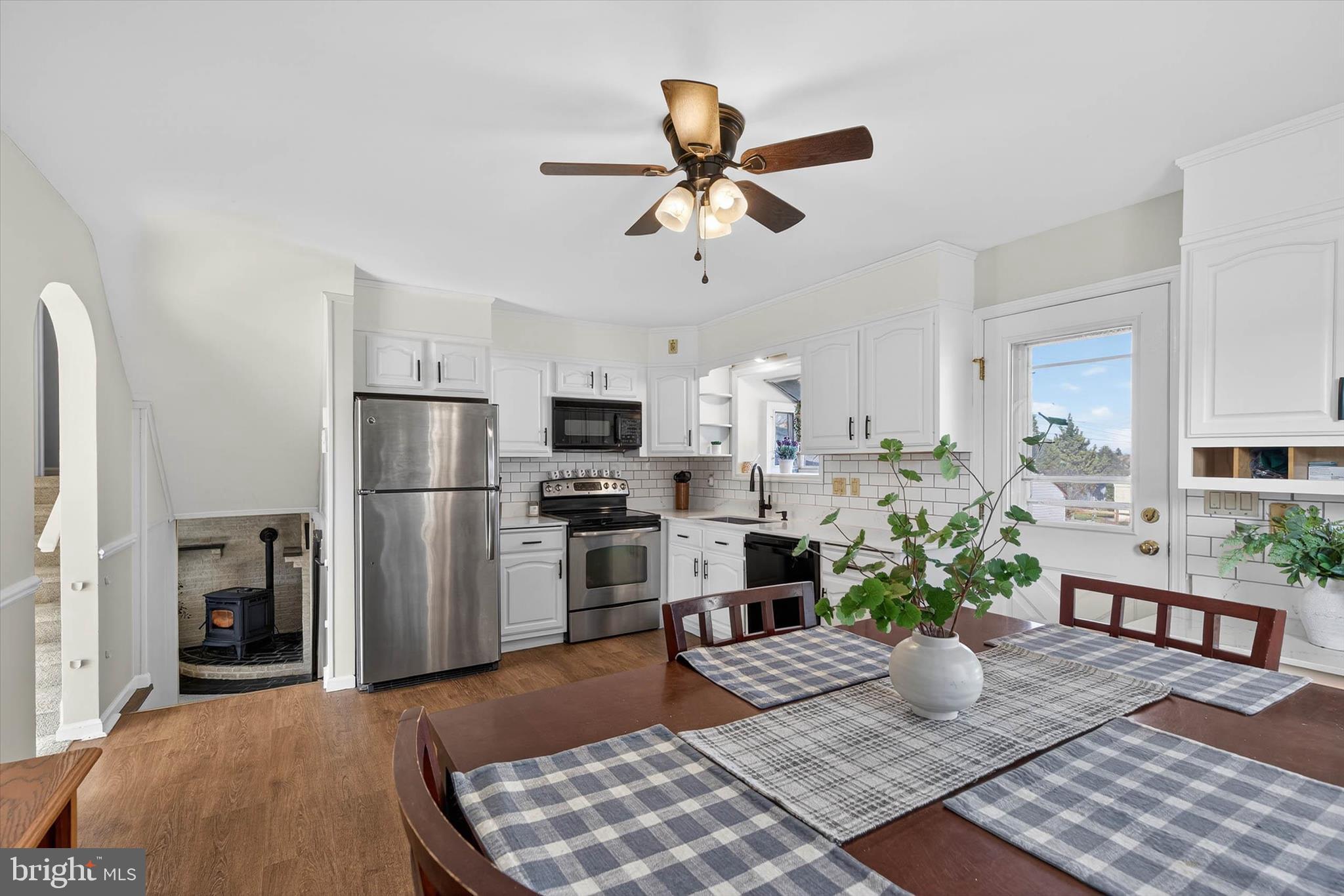 MONTROSE MANOR - Residential