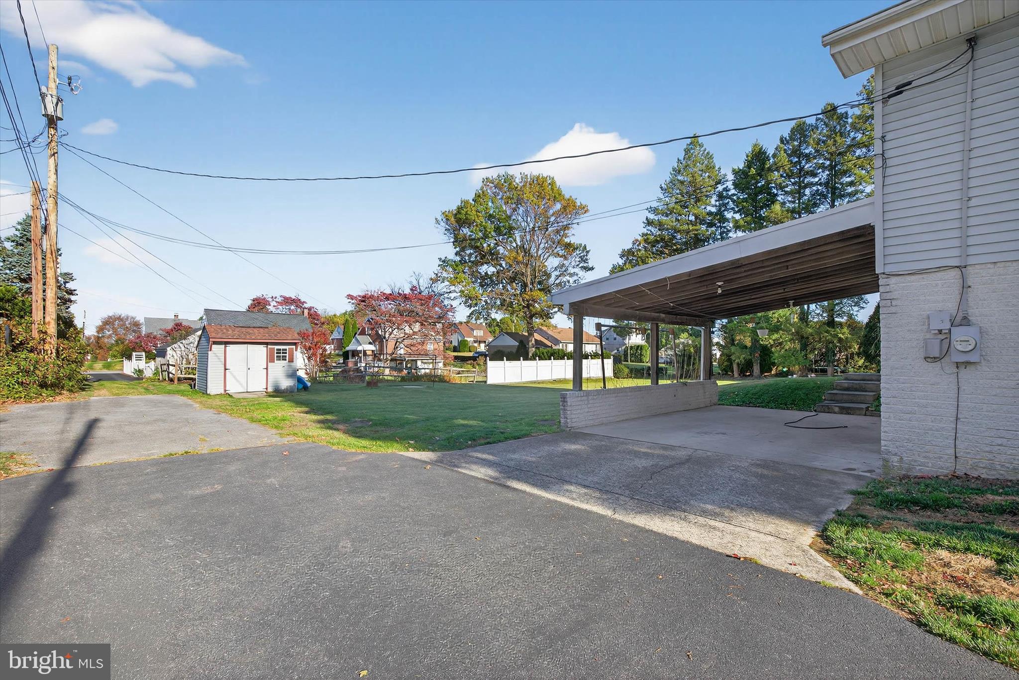 MONTROSE MANOR - Residential