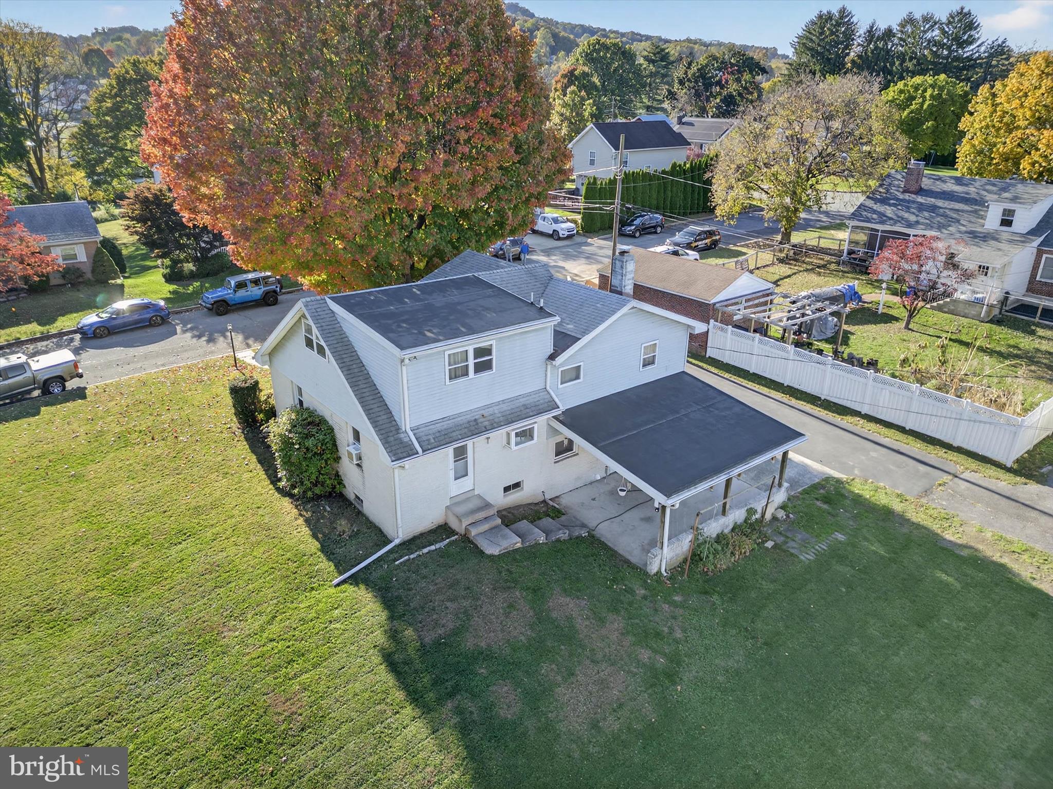 MONTROSE MANOR - Residential