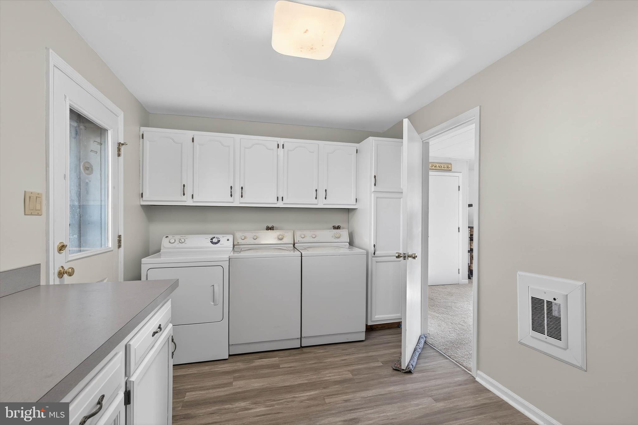 MONTROSE MANOR - Residential