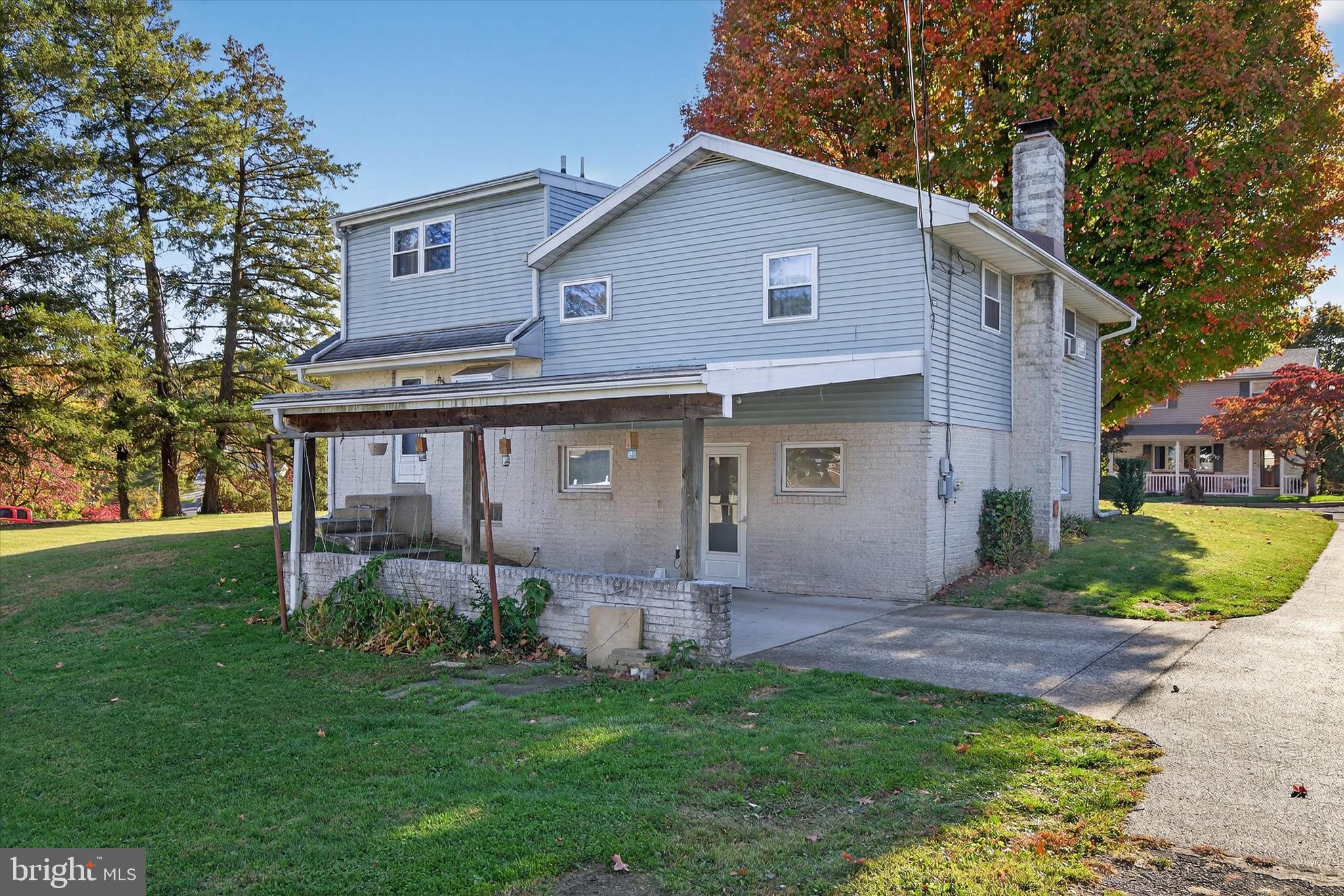 MONTROSE MANOR - Residential