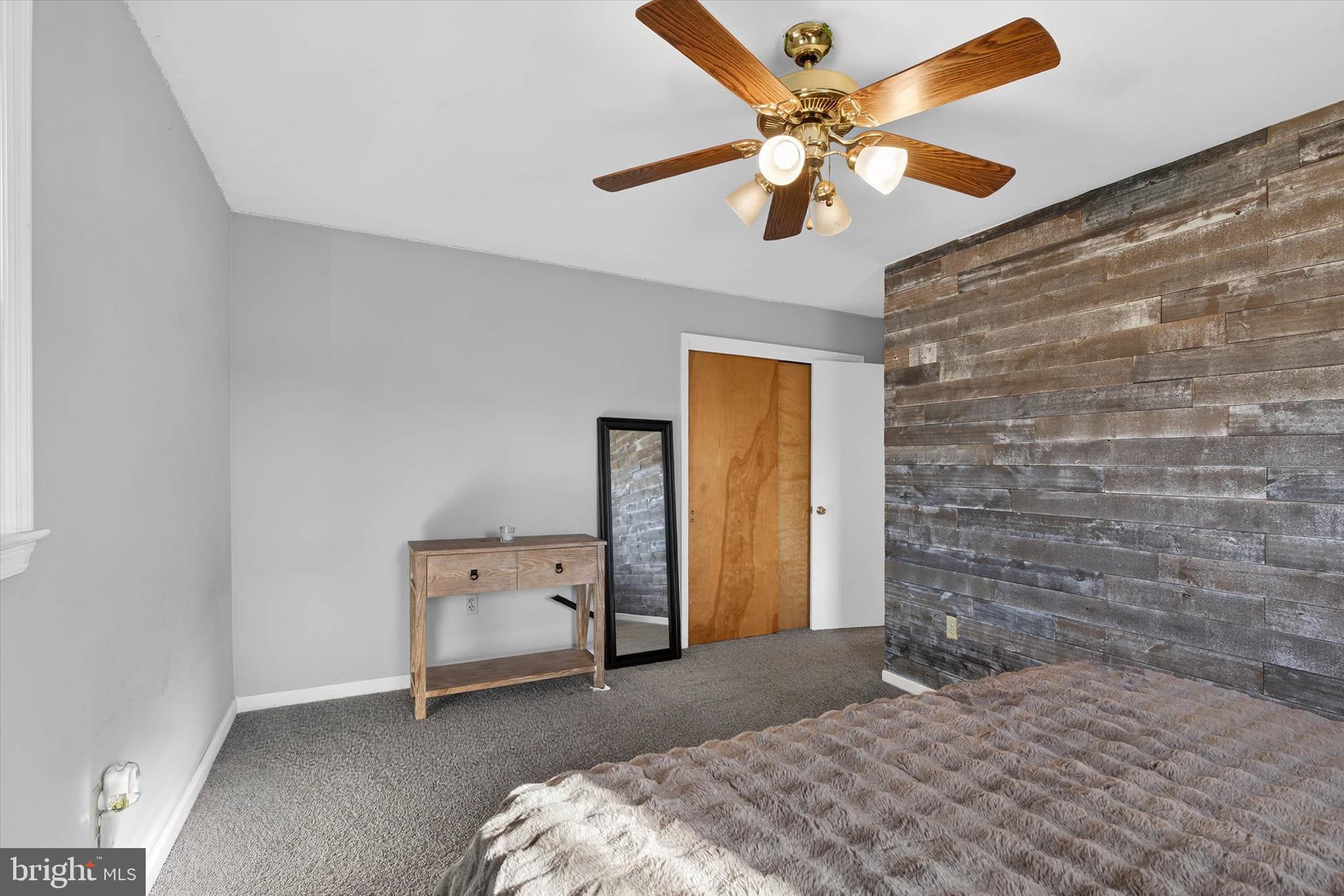 MONTROSE MANOR - Residential