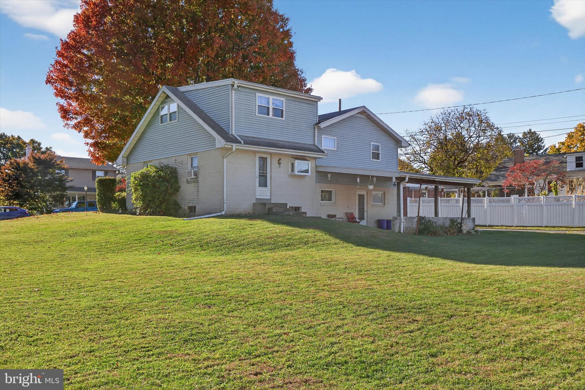 MONTROSE MANOR - Residential