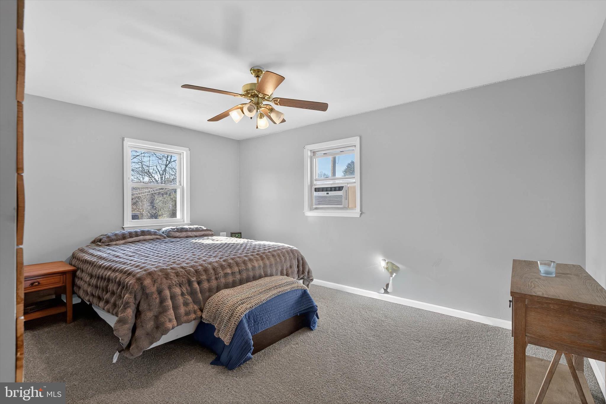 MONTROSE MANOR - Residential