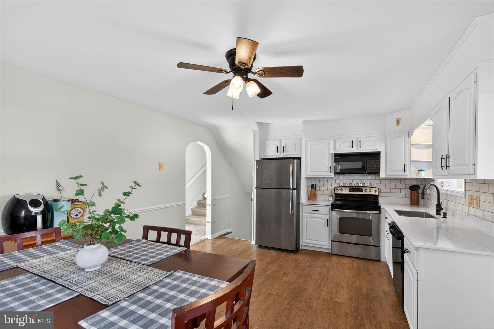 MONTROSE MANOR - Residential