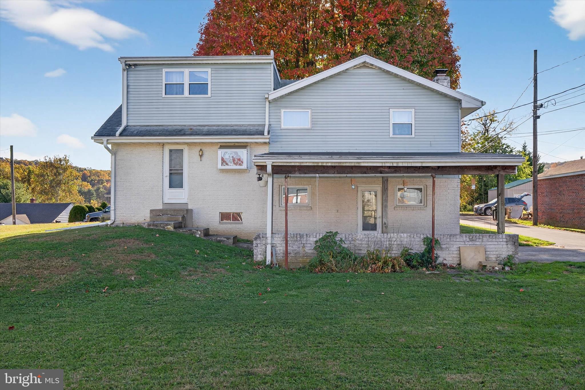 MONTROSE MANOR - Residential