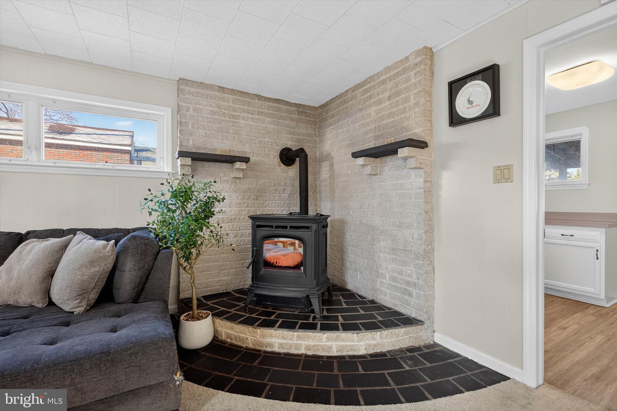 MONTROSE MANOR - Residential