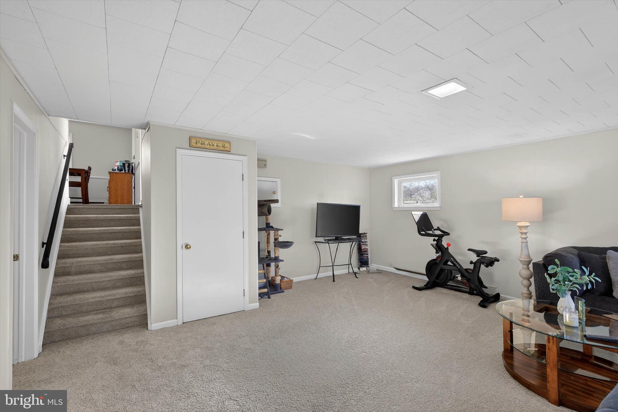 MONTROSE MANOR - Residential