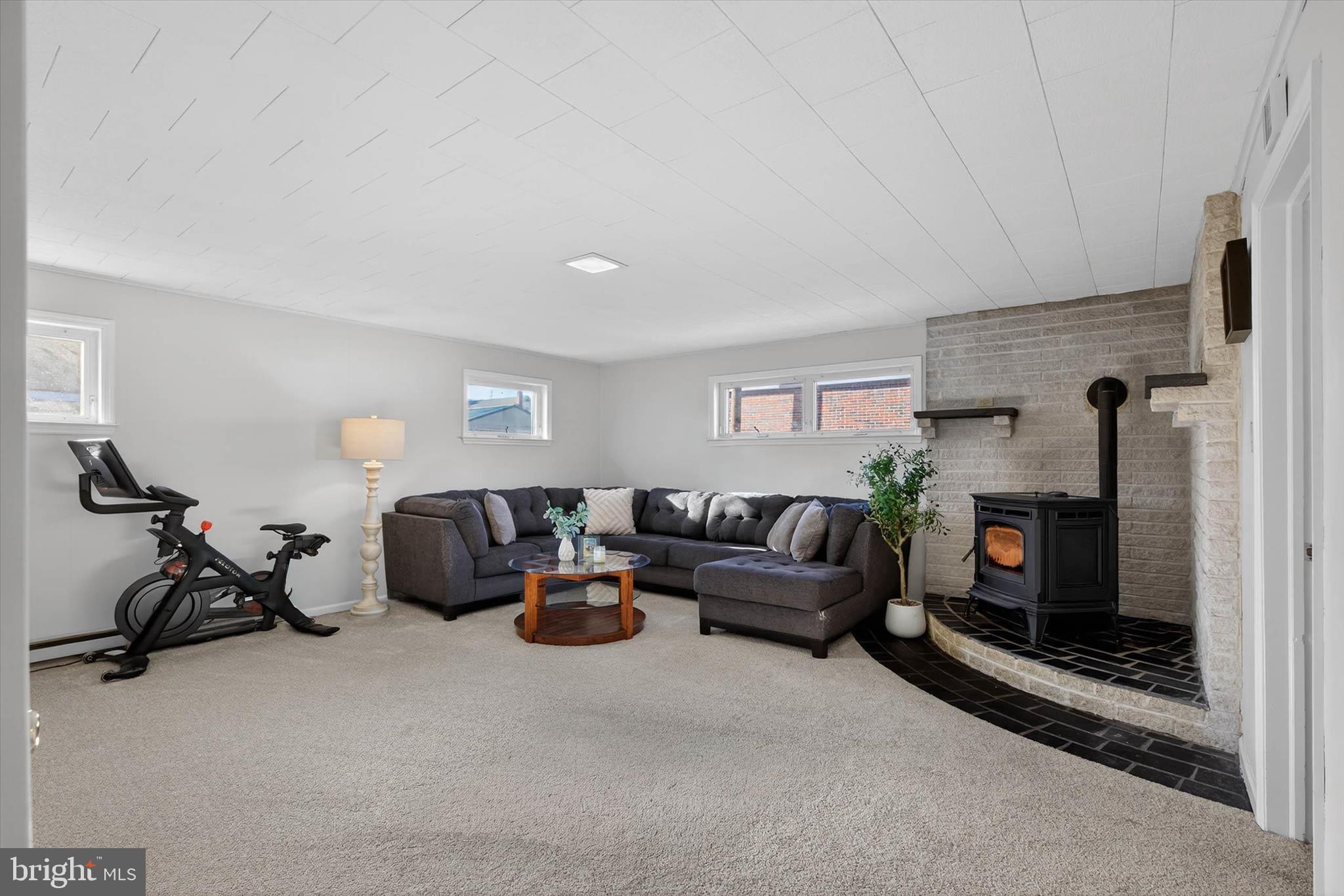 MONTROSE MANOR - Residential