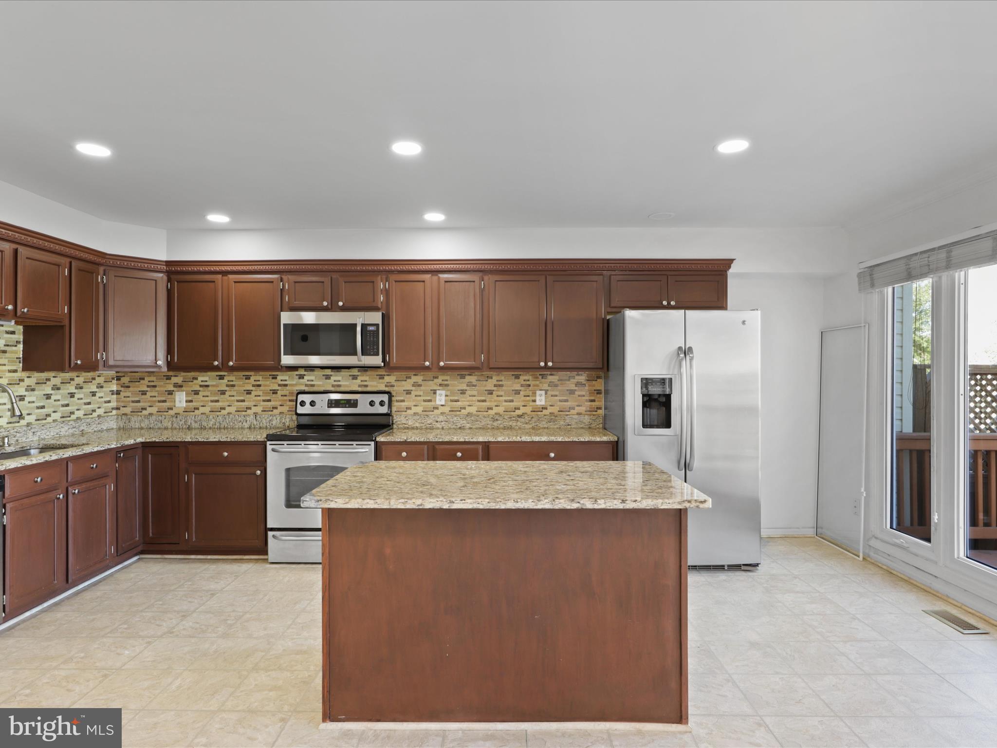 RIVER OAKS - Residential