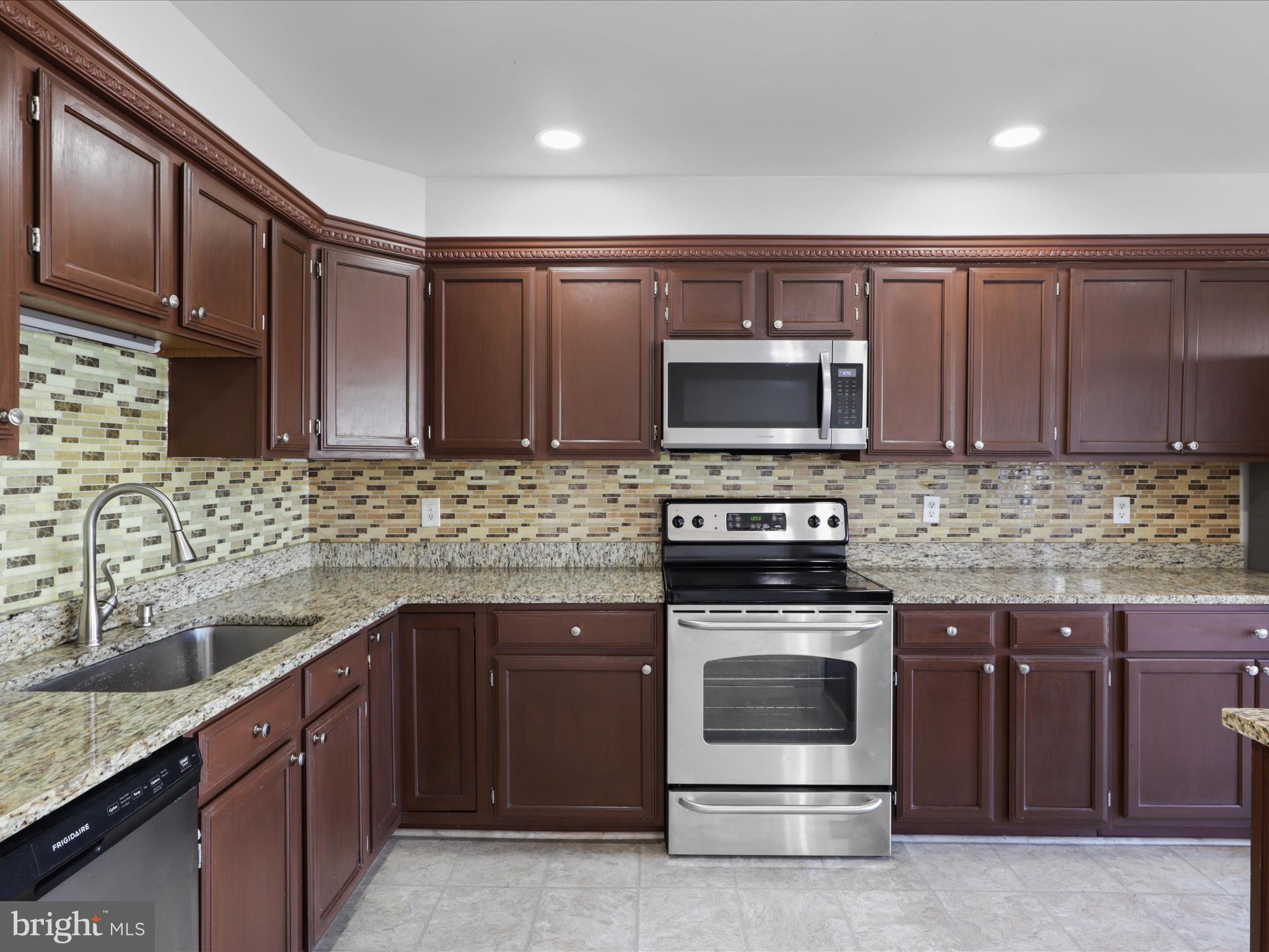 RIVER OAKS - Residential