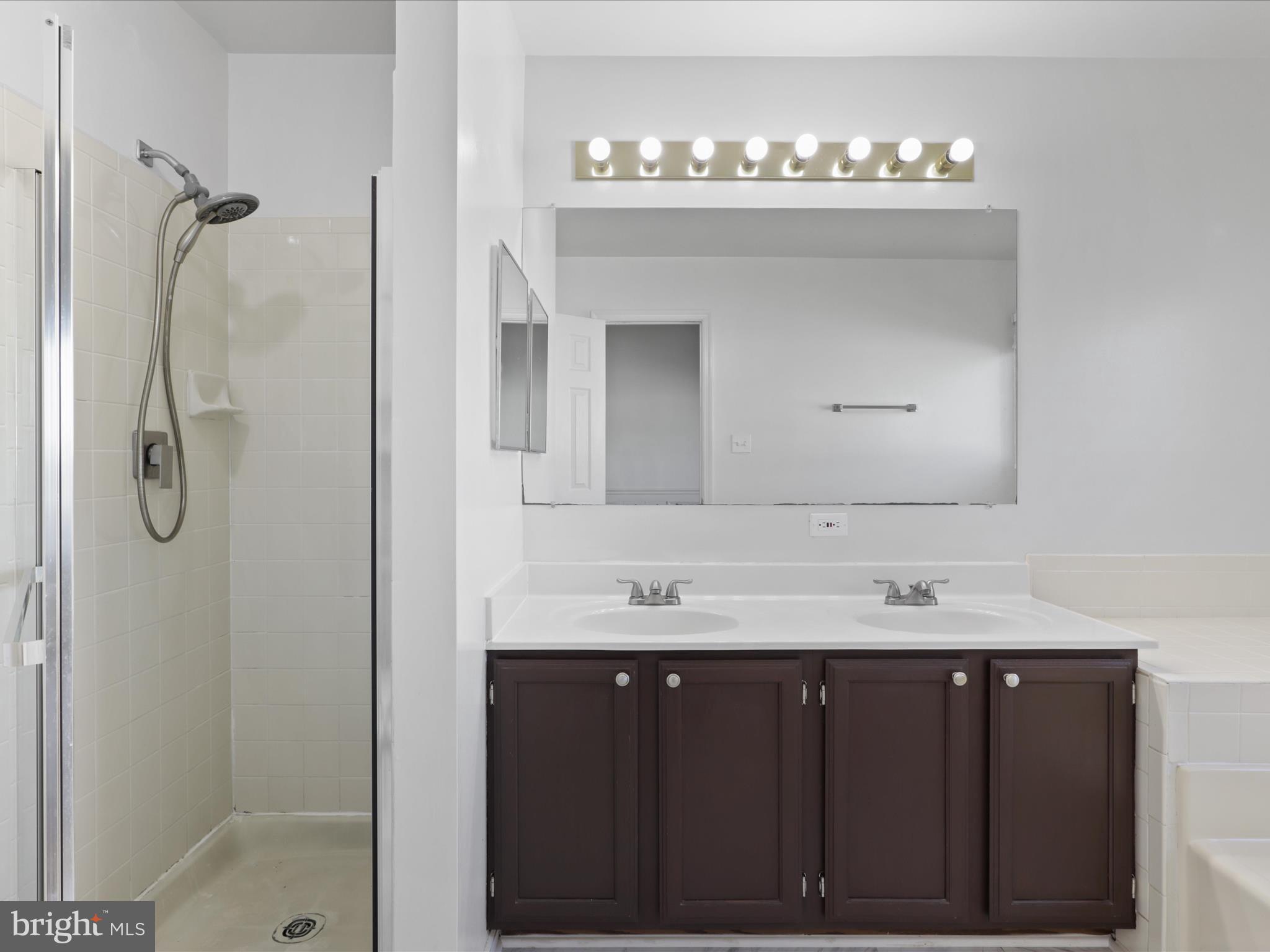 RIVER OAKS - Residential