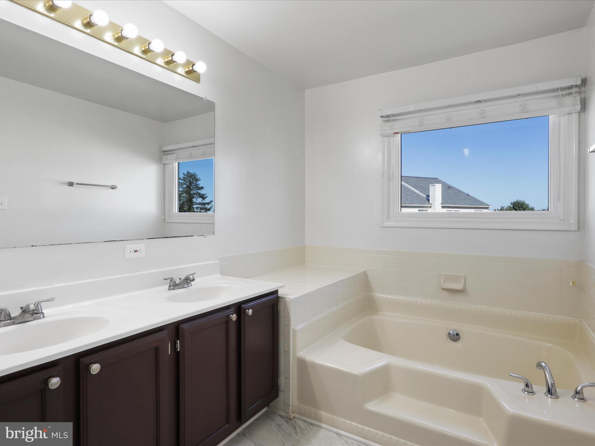 RIVER OAKS - Residential