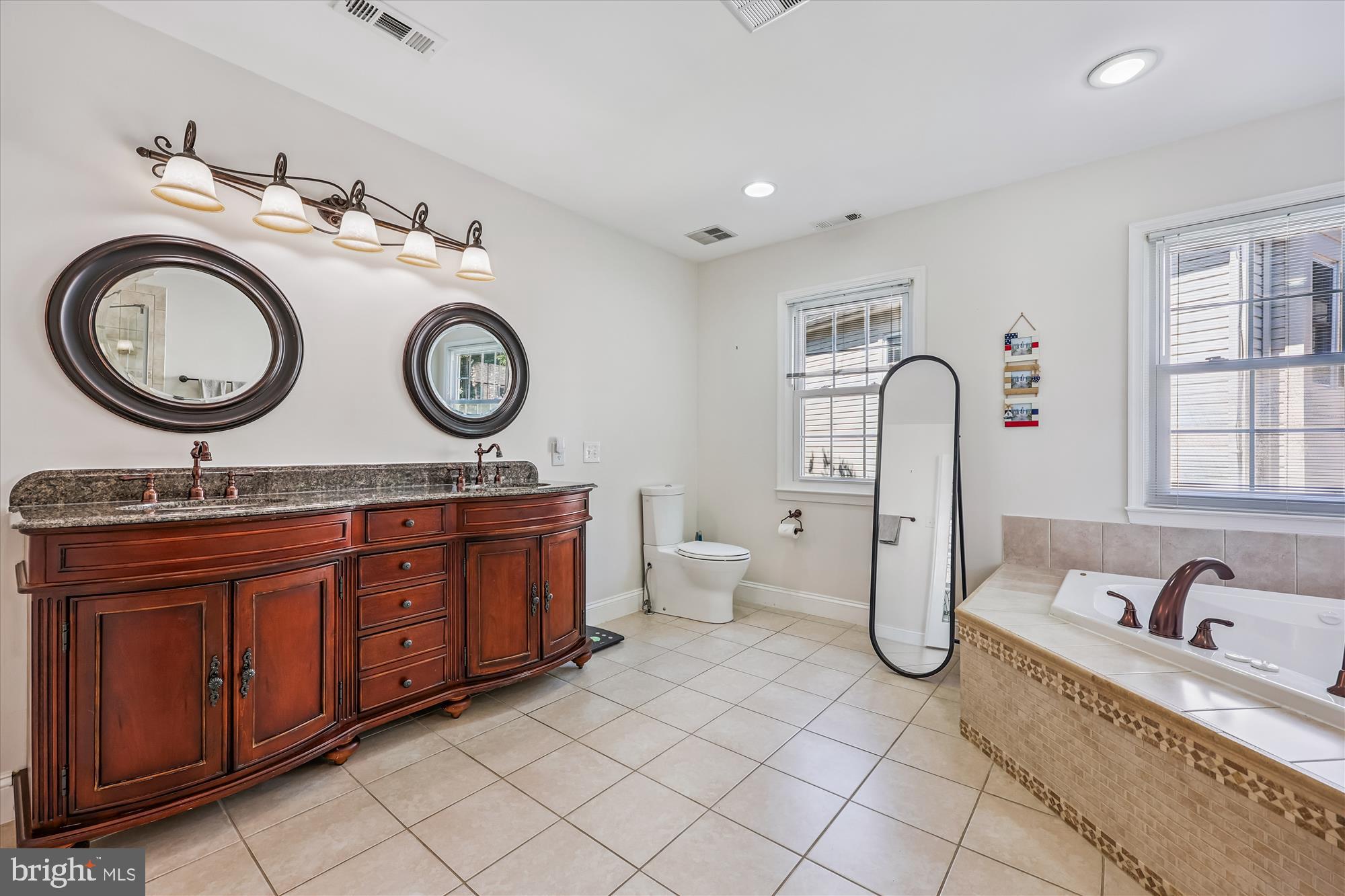 WASHINGTONIAN WOODS - Residential