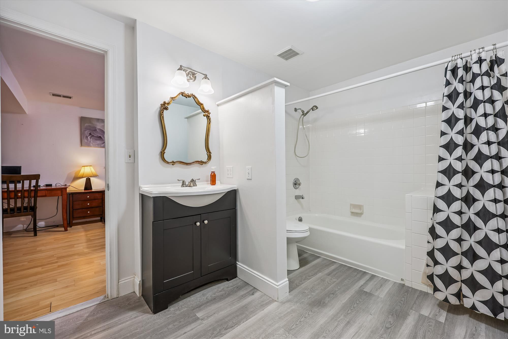 WASHINGTONIAN WOODS - Residential