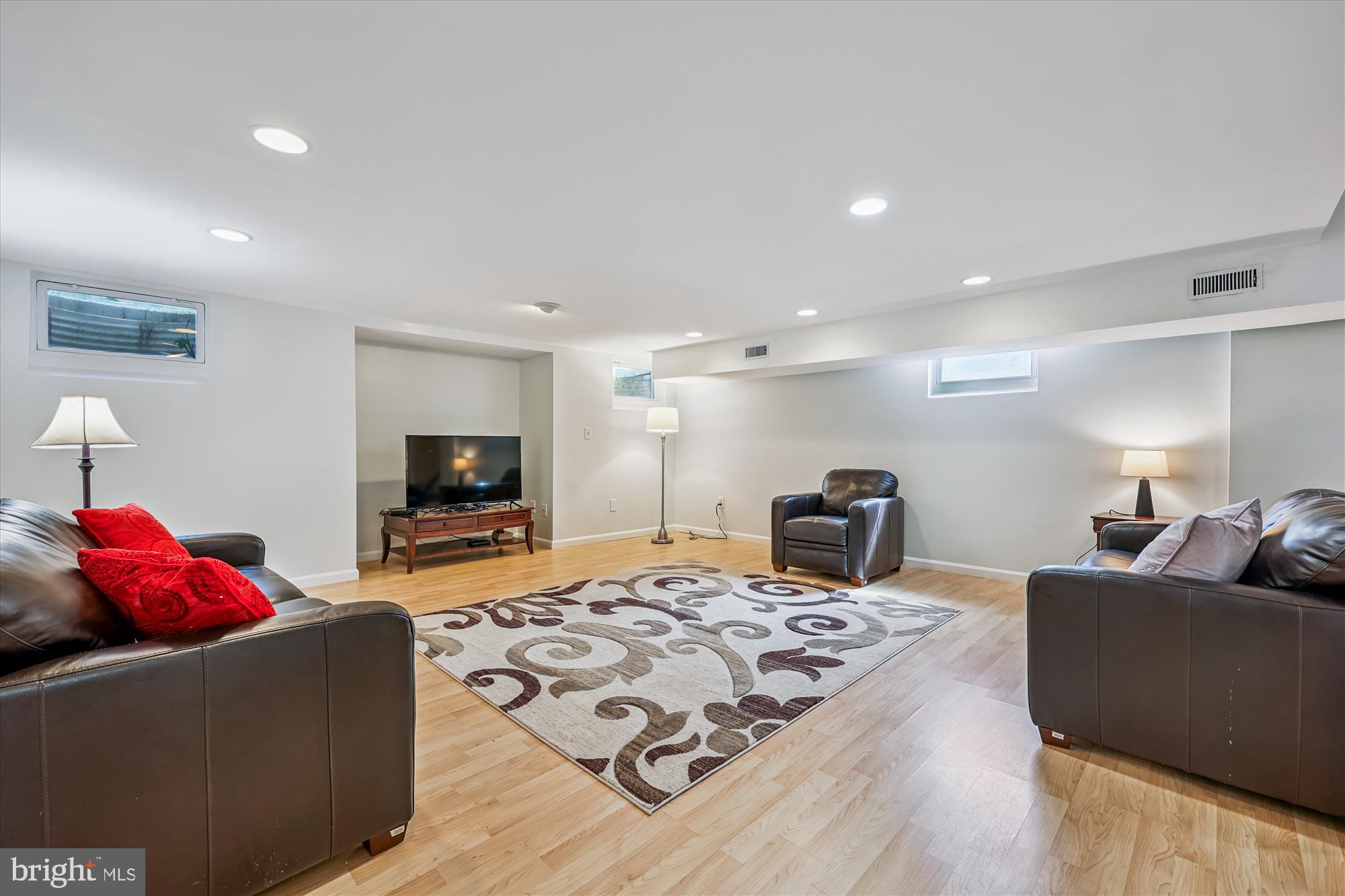 WASHINGTONIAN WOODS - Residential