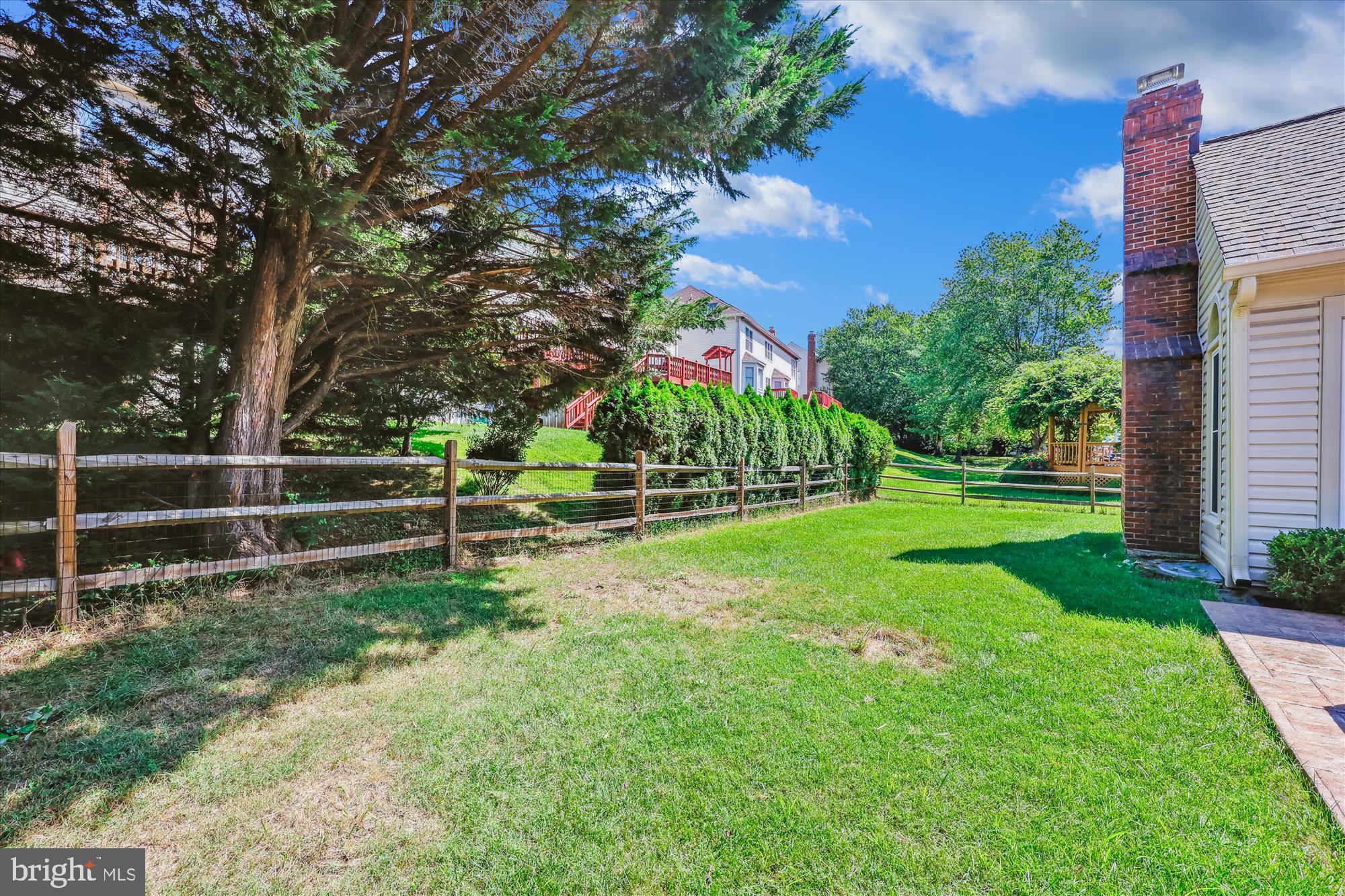 WASHINGTONIAN WOODS - Residential