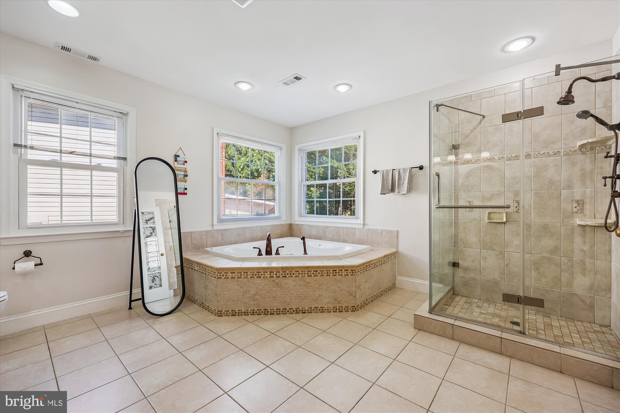 WASHINGTONIAN WOODS - Residential