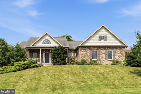 Homes For Sale - 7132 Lone Ridge Court Ct<br/> Franklin County, FAYETTEVILLE, PA 17222