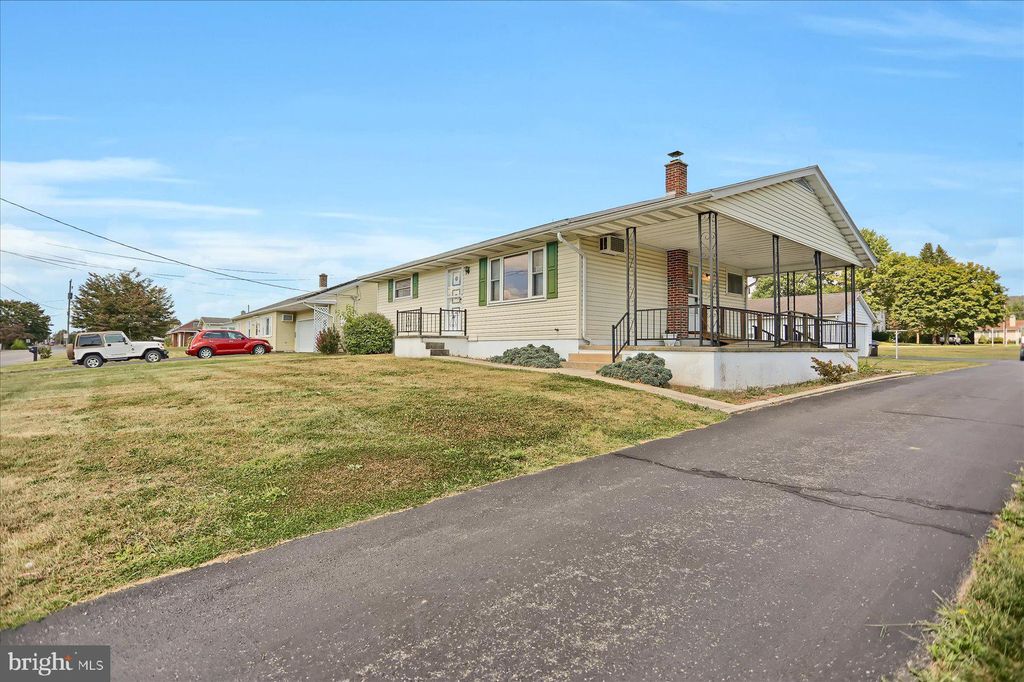 Photo of 616 W Maple Street, VALLEY VIEW, PA 17983 (MLS # PASK2023496)