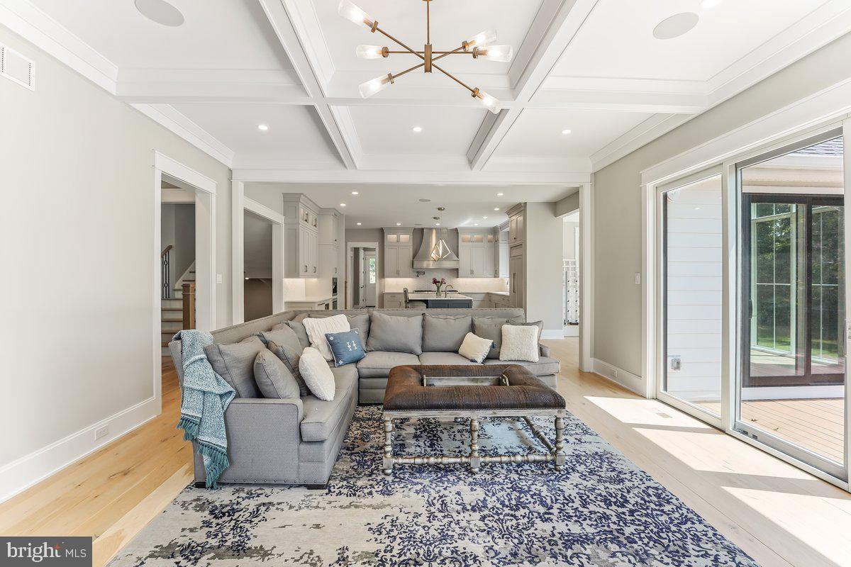 RADNOR HUNT - Residential