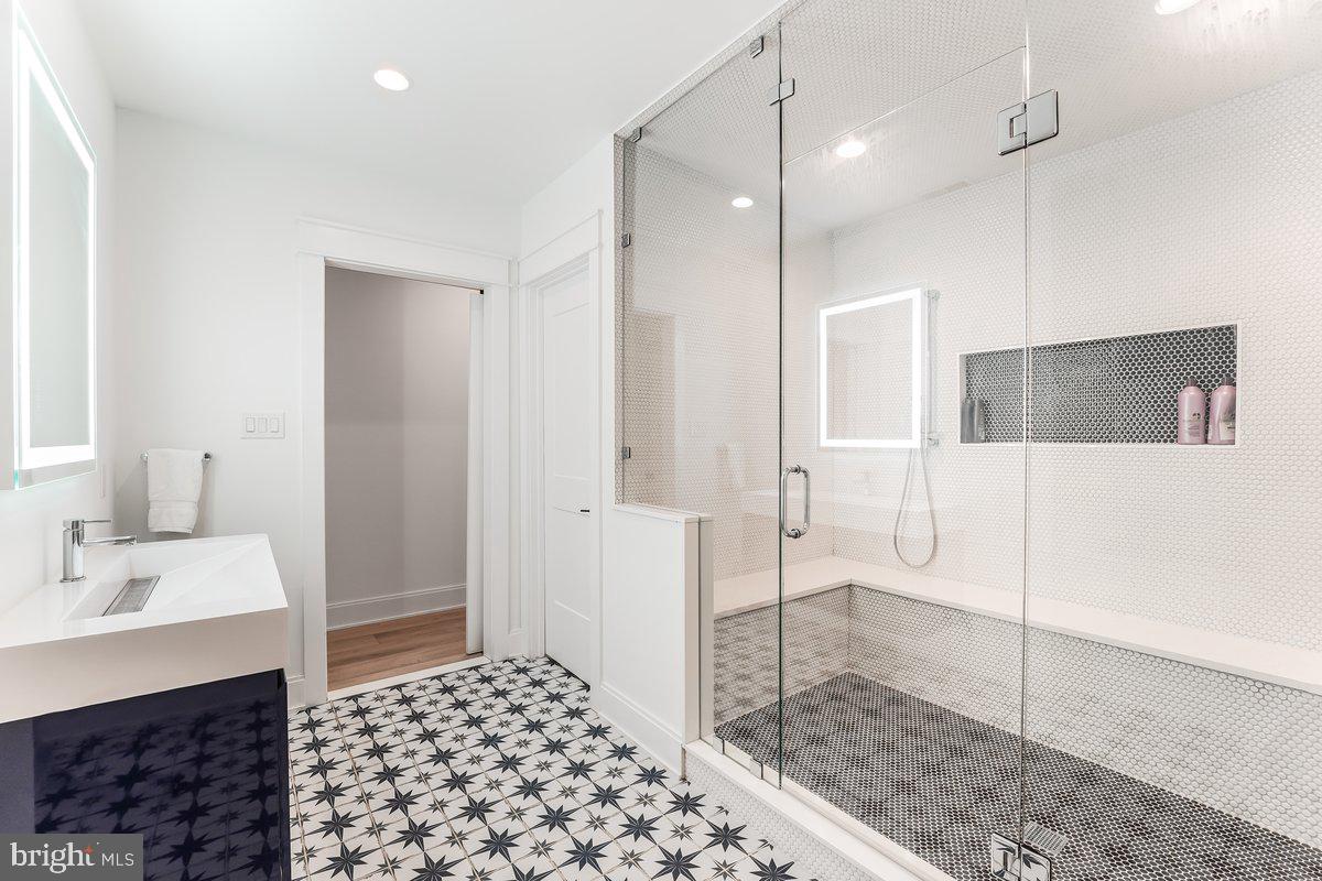 RADNOR HUNT - Residential