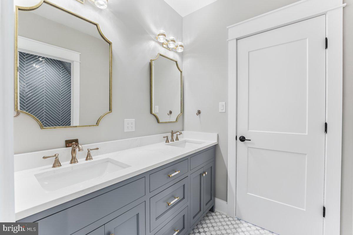 RADNOR HUNT - Residential