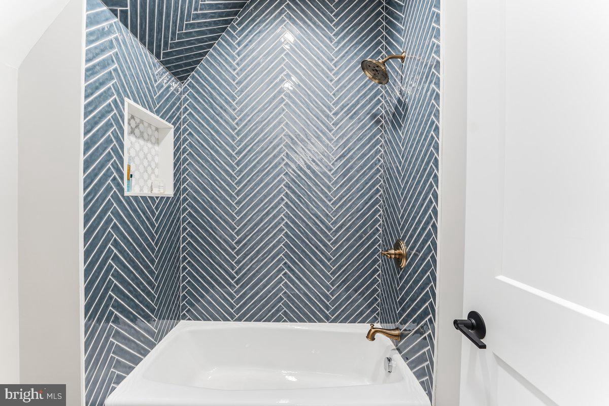 RADNOR HUNT - Residential