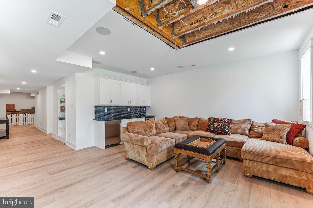 RADNOR HUNT - Residential