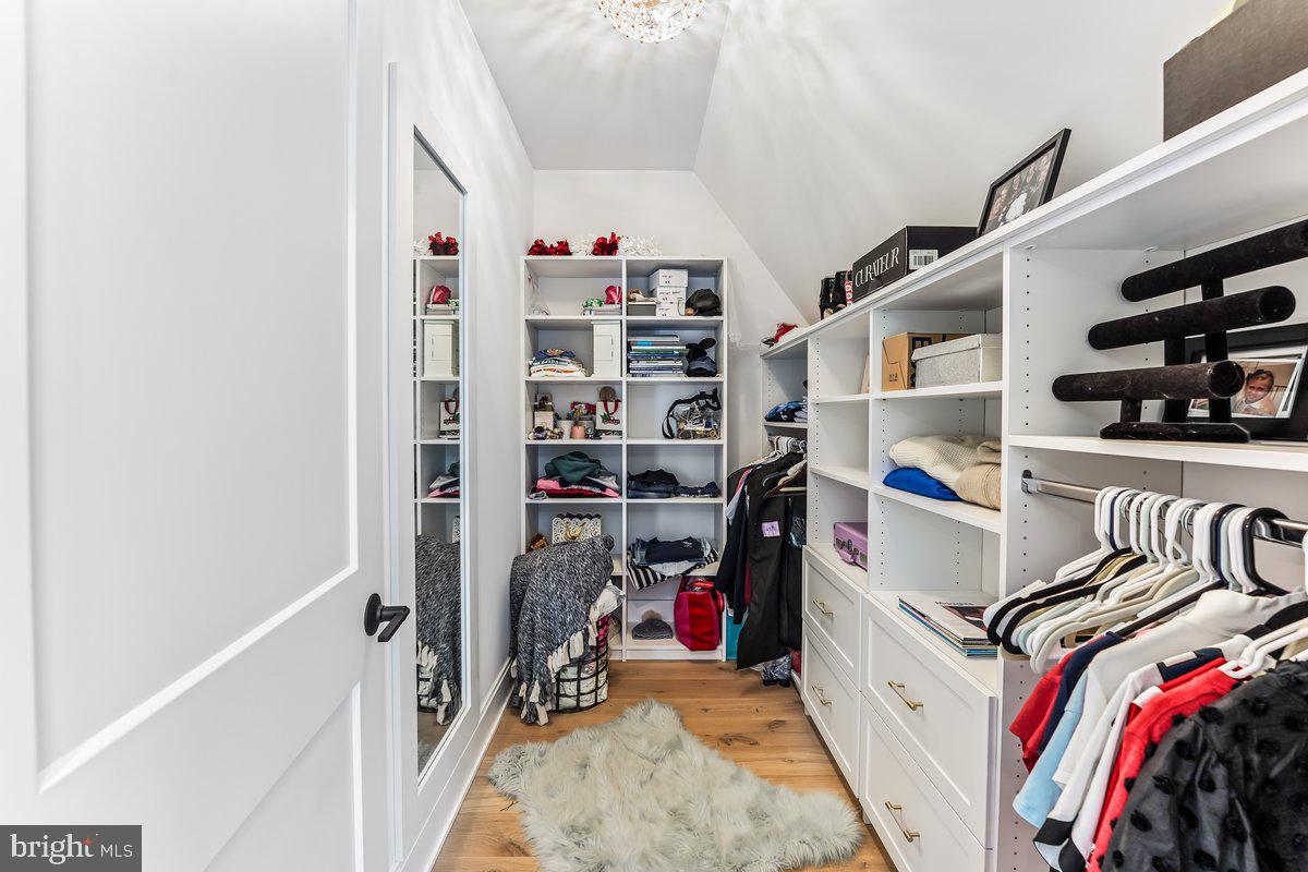 RADNOR HUNT - Residential