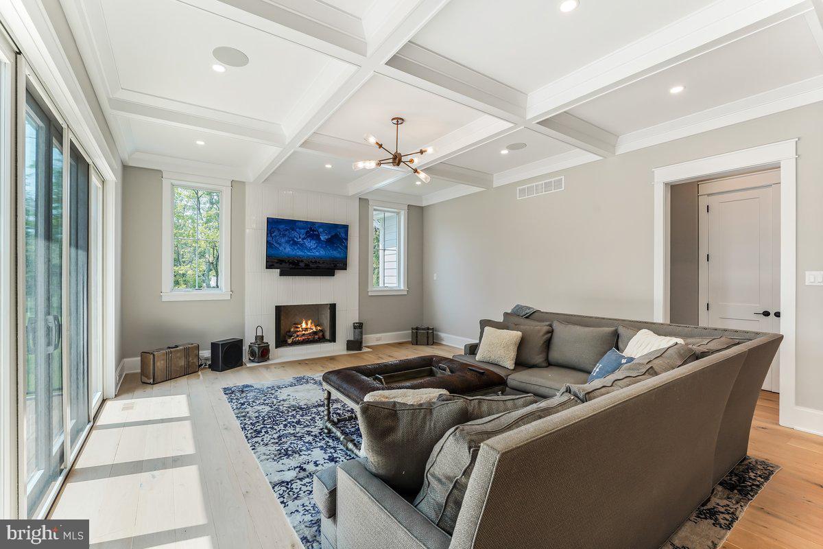 RADNOR HUNT - Residential