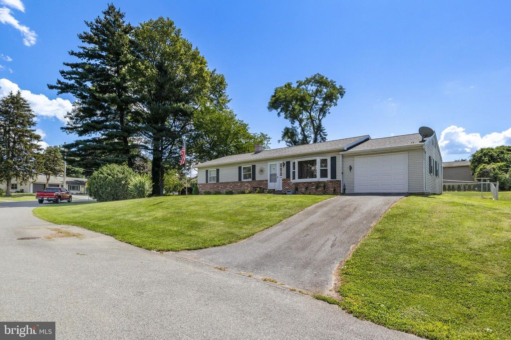 Photo of 49 Vista Drive, MARIETTA, PA 17547 (MLS # PALA2082314)