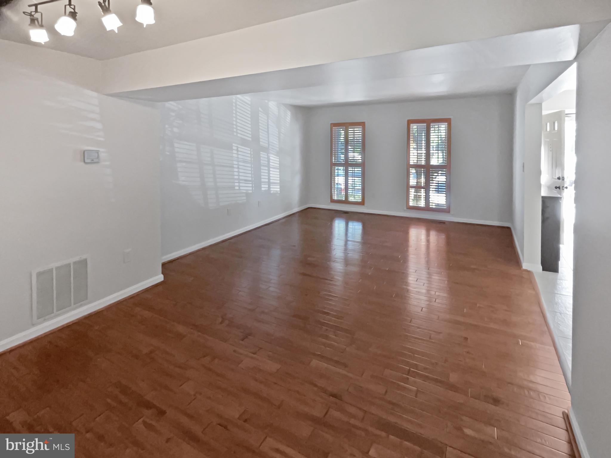 COUNTRY CREEK - Residential