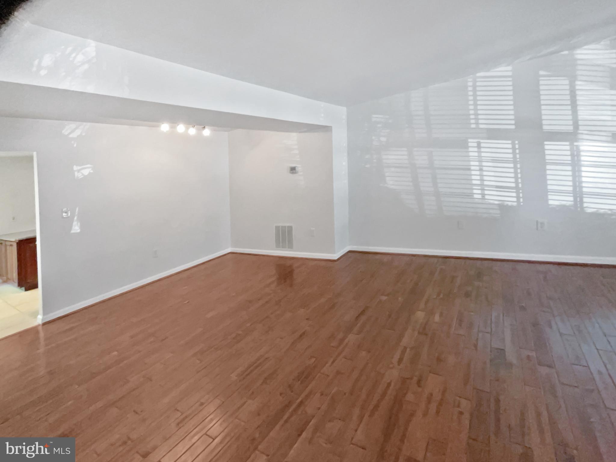 COUNTRY CREEK - Residential