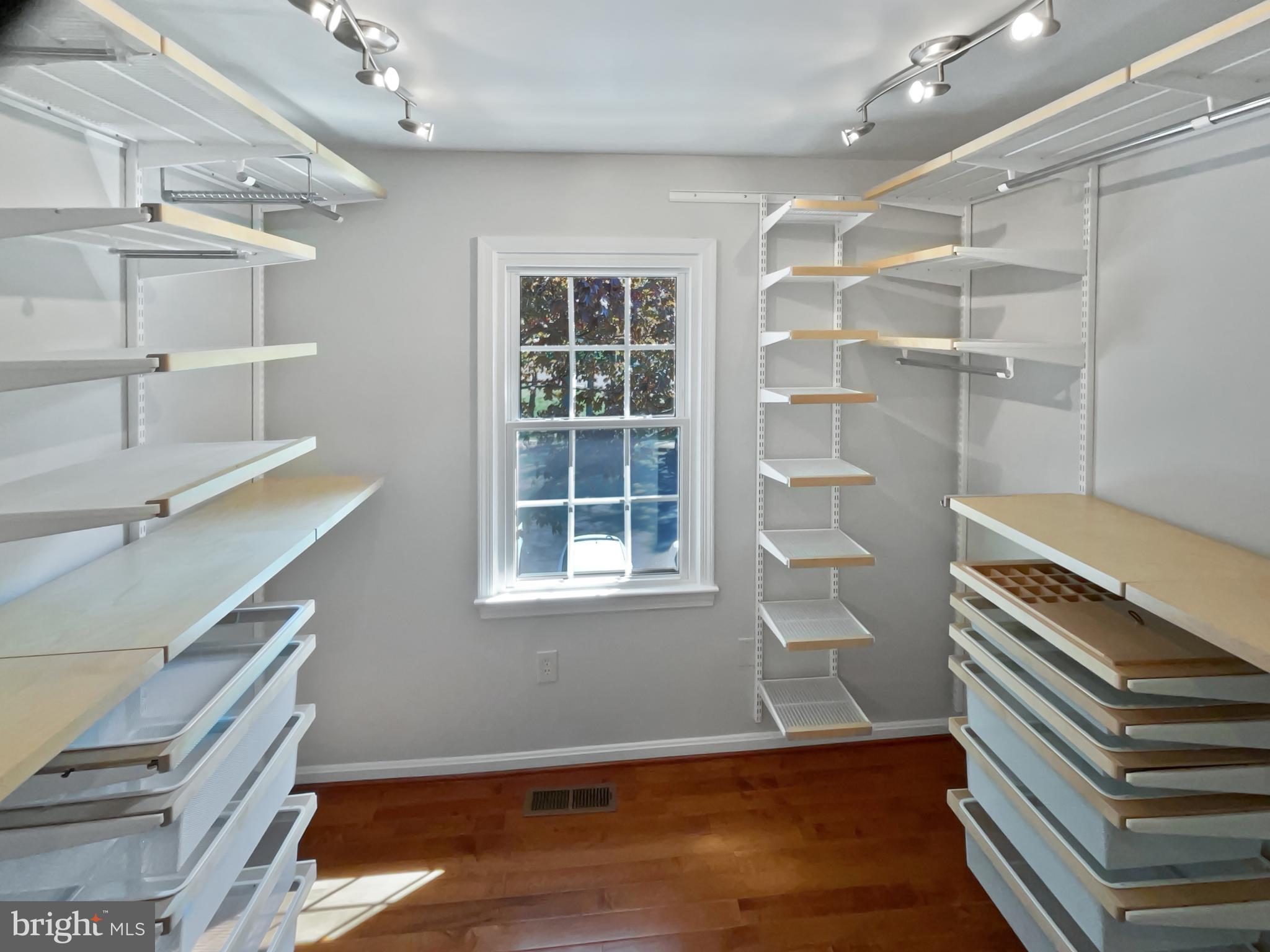 COUNTRY CREEK - Residential