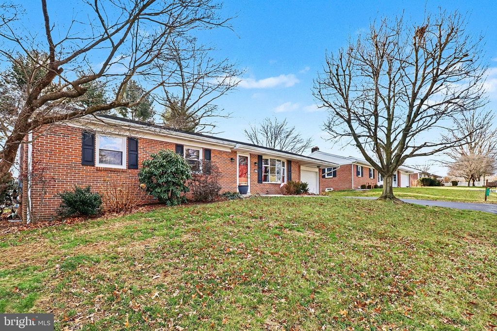 Photo of 21 Dawn Avenue, AKRON, PA 17501 (MLS # PALA2082232)