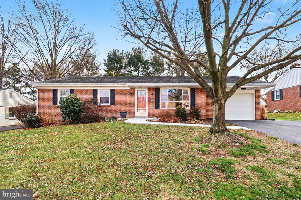 Photo of 21 Dawn Avenue, AKRON, PA 17501 (MLS # PALA2082232)