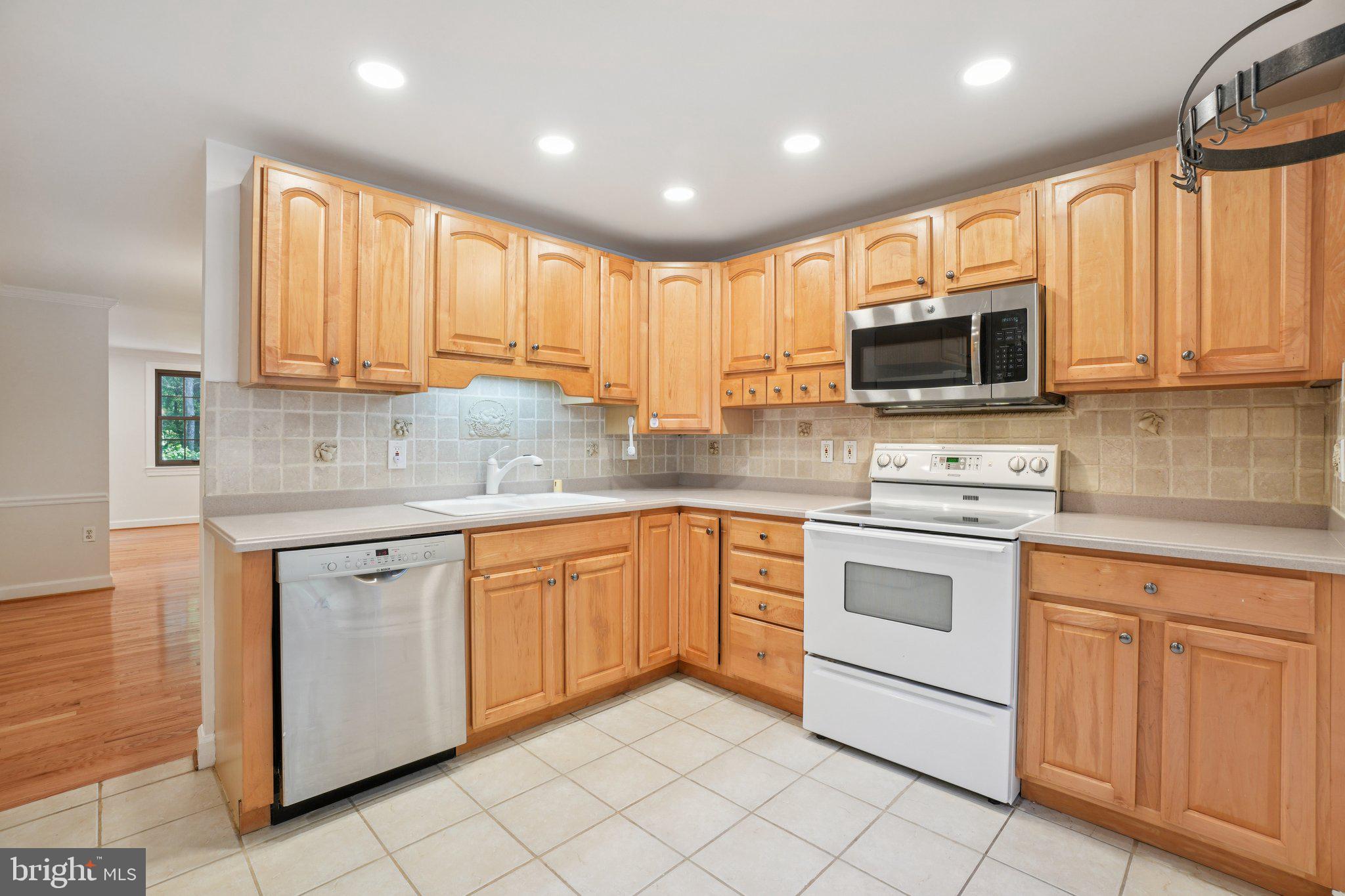 5997 CLERKENWELL COURT